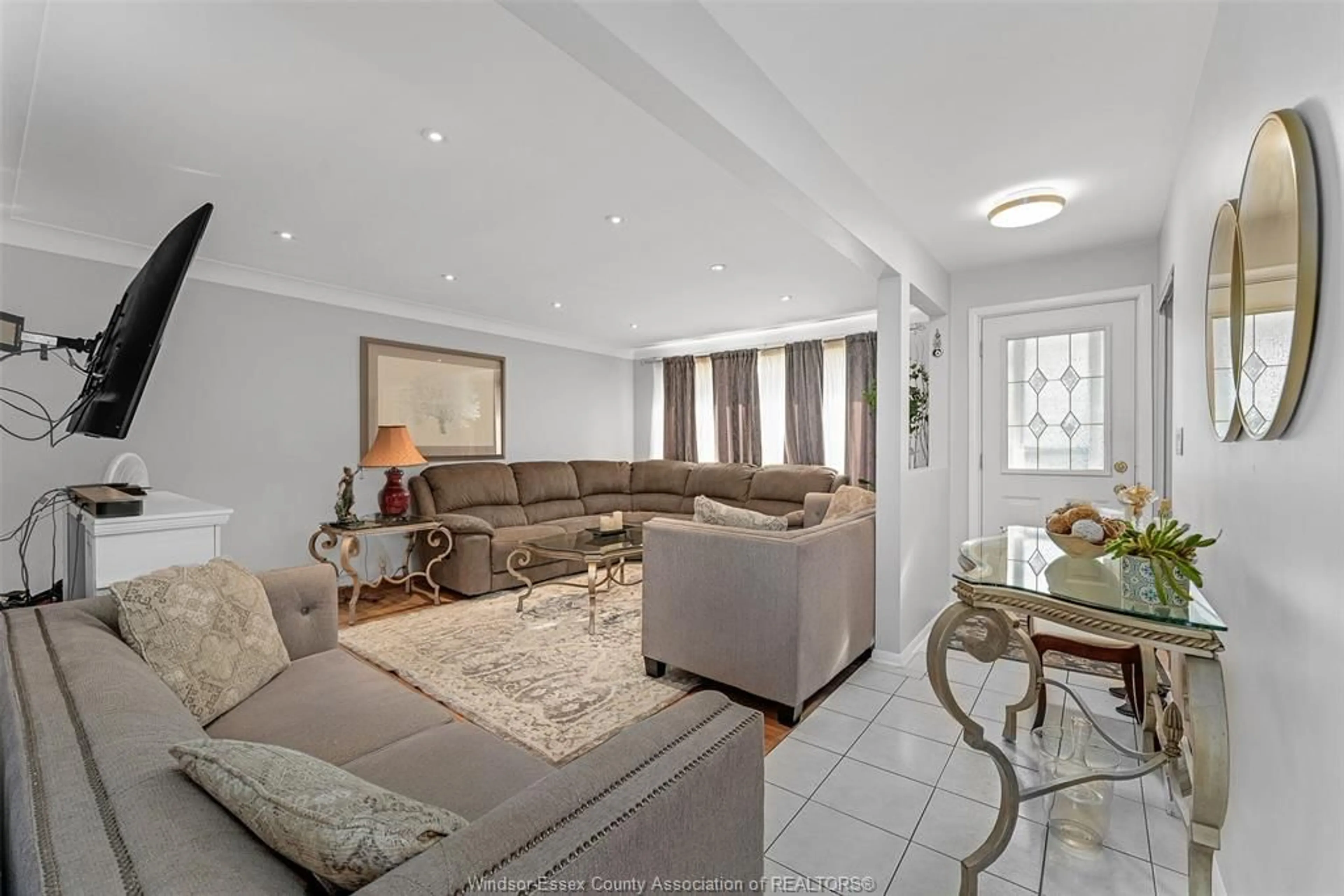 Living room with furniture, unknown for 2480 EVERTS, Windsor Ontario N9E 2T7