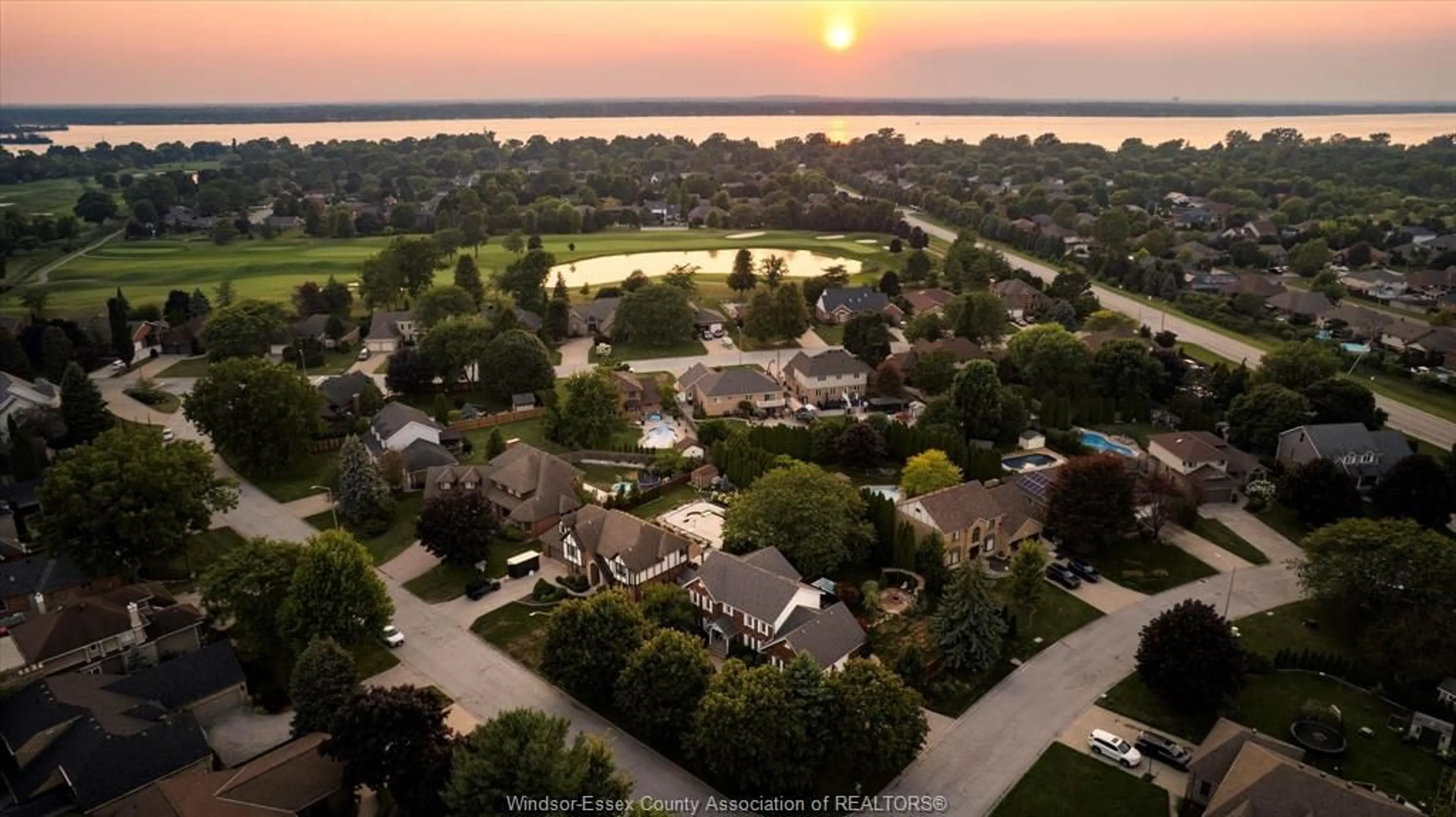A pic from outside/outdoor area/front of a property/back of a property/a pic from drone, water/lake/river/ocean view for 226 TURNER Cres, Amherstburg Ontario N9Y 3T3