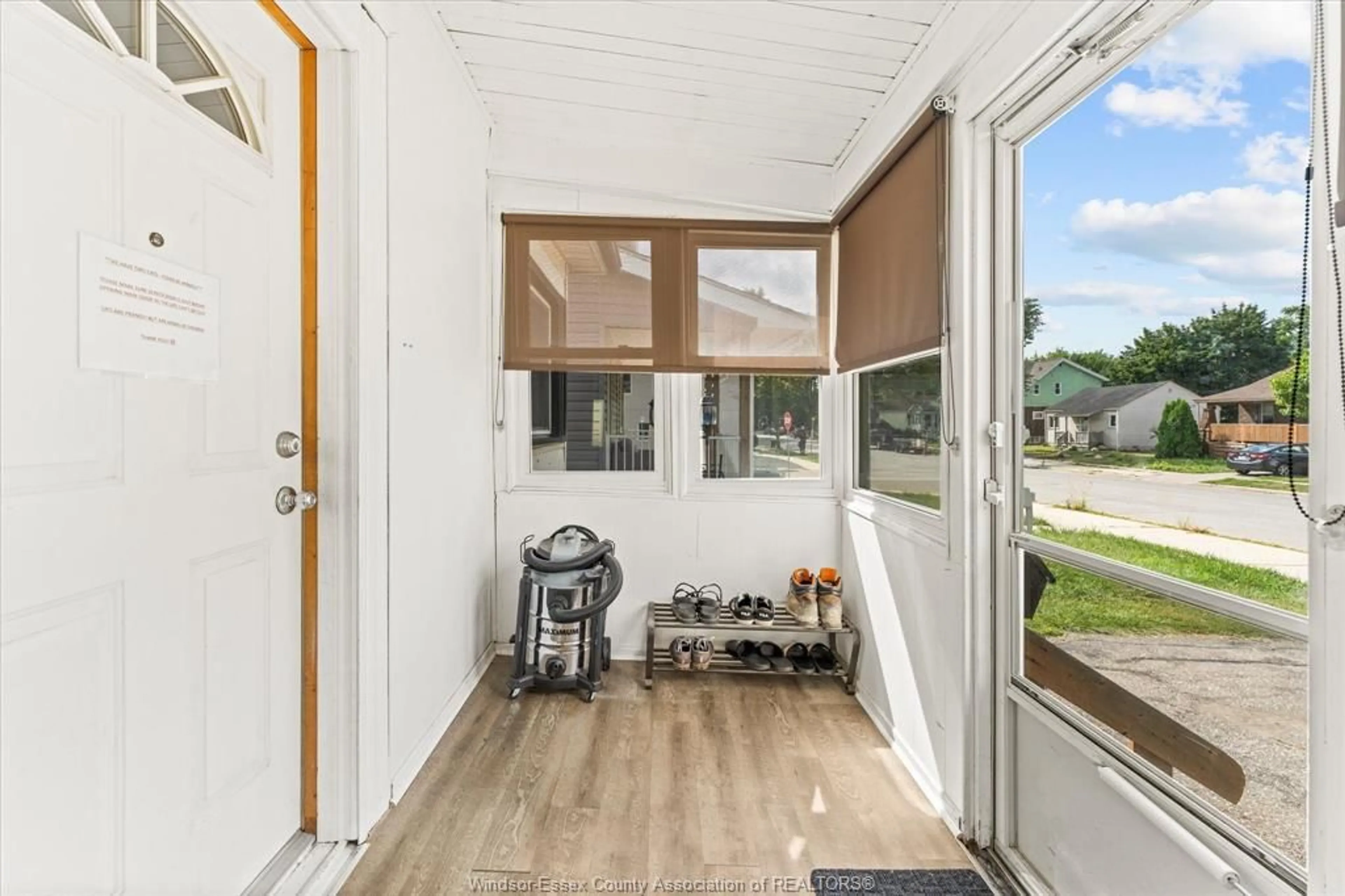 Indoor entryway for 990 Campbell, Windsor Ontario N9B 2J2