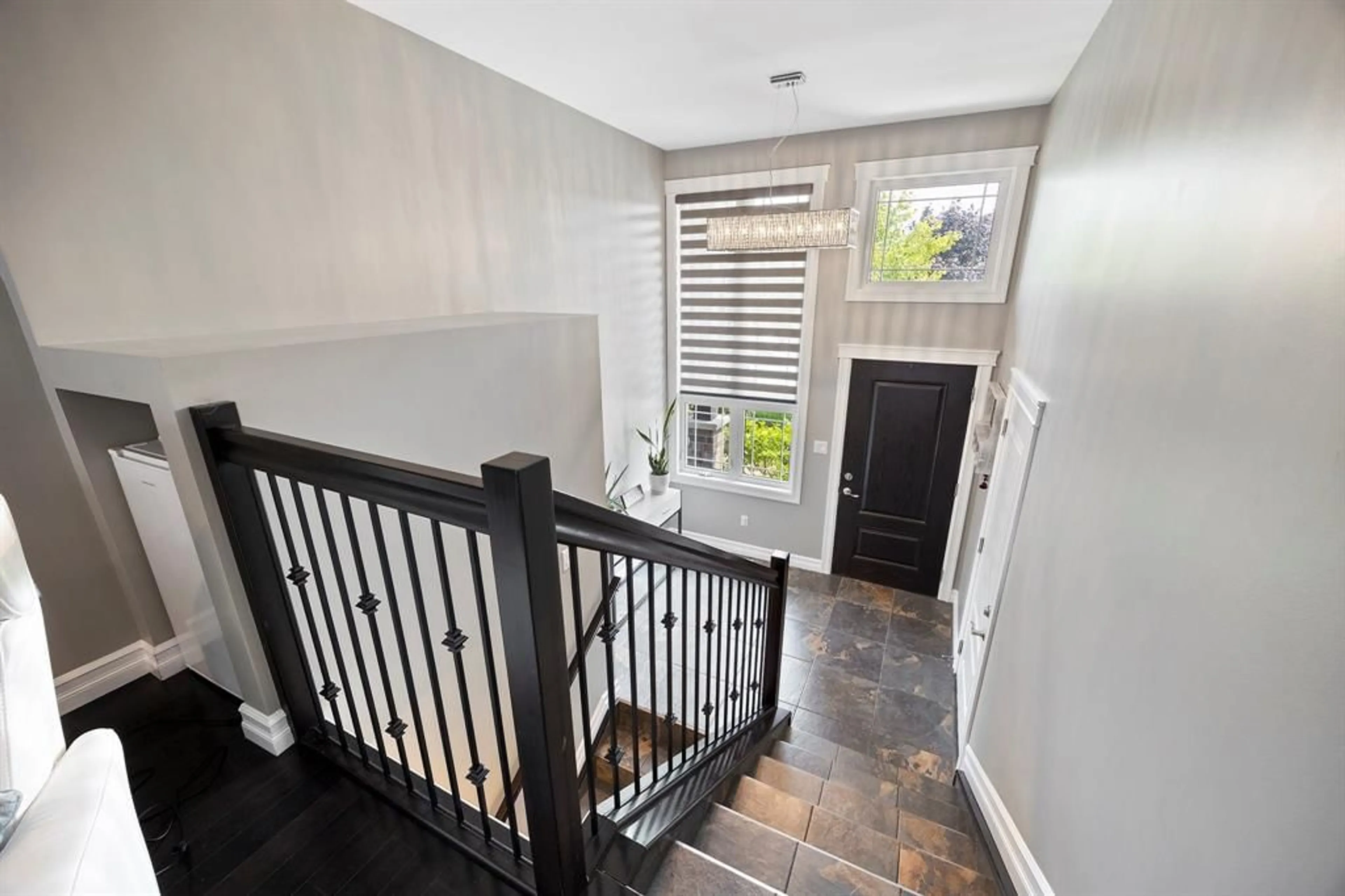 Stairs for 11922 THISTLEDOWN Ave, Windsor Ontario N8P 0B6
