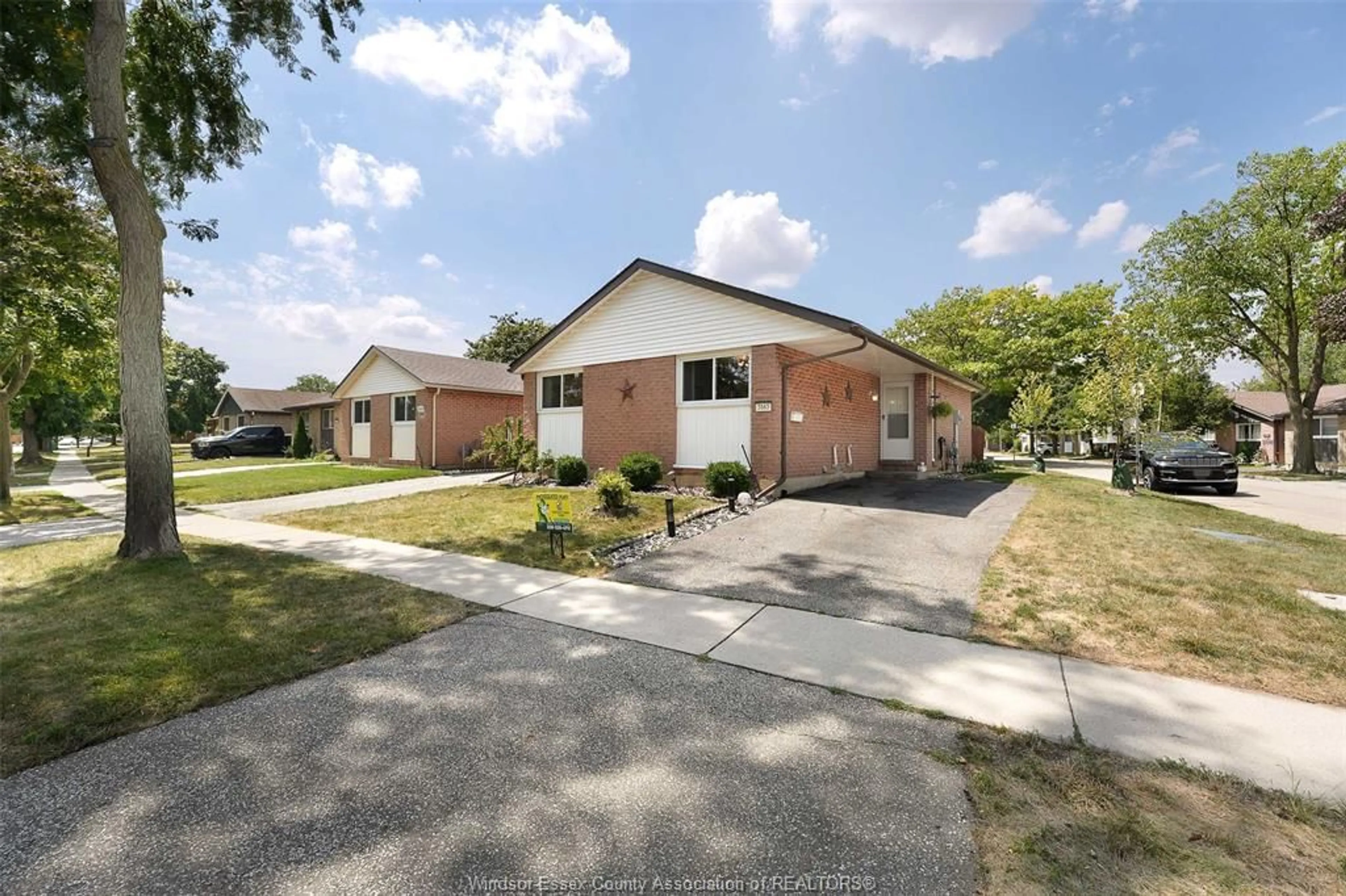 Unknown for 3163 FOREST GLADE Dr, Windsor Ontario N8R 1W7