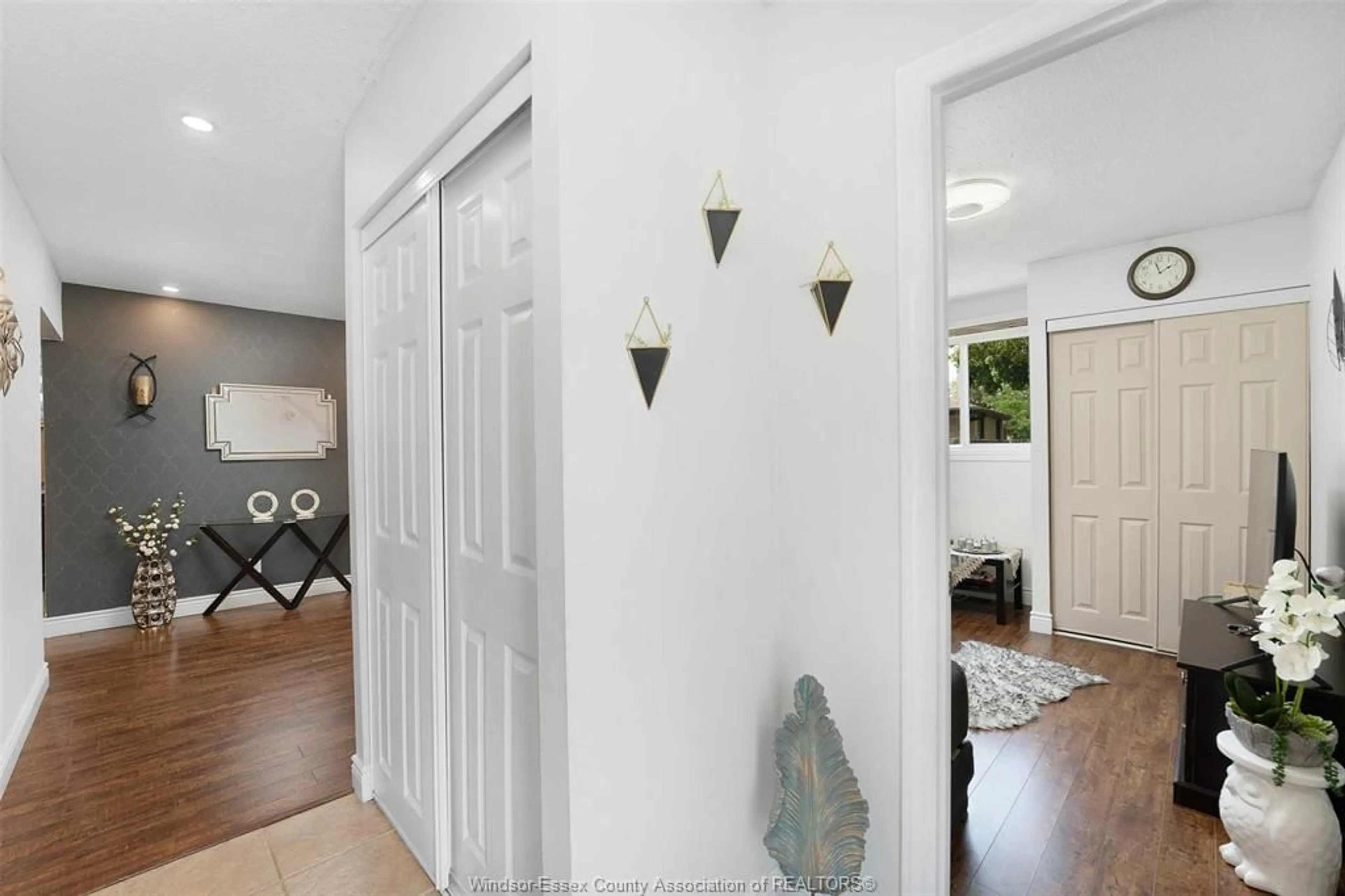 Indoor entryway for 3163 FOREST GLADE Dr, Windsor Ontario N8R 1W7