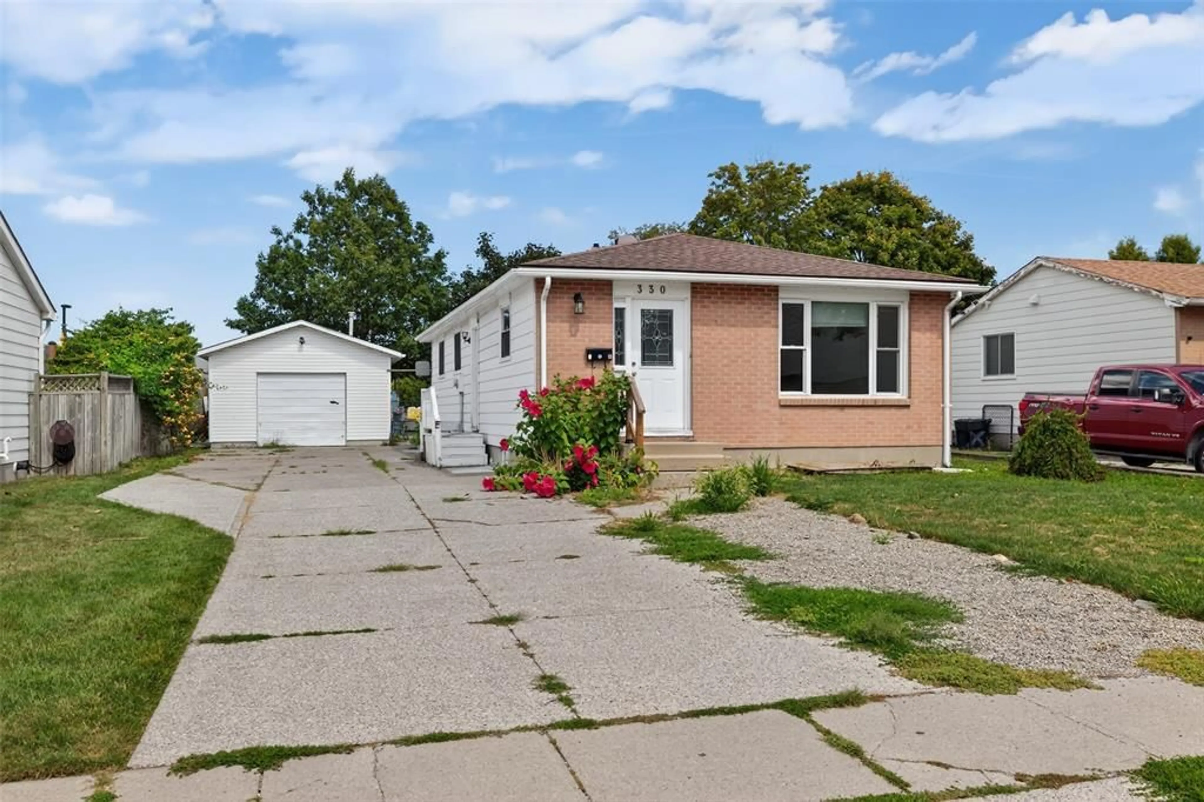 Home with vinyl exterior material, street for 330 Somerset Cres, Sarnia Ontario N7S 4G1