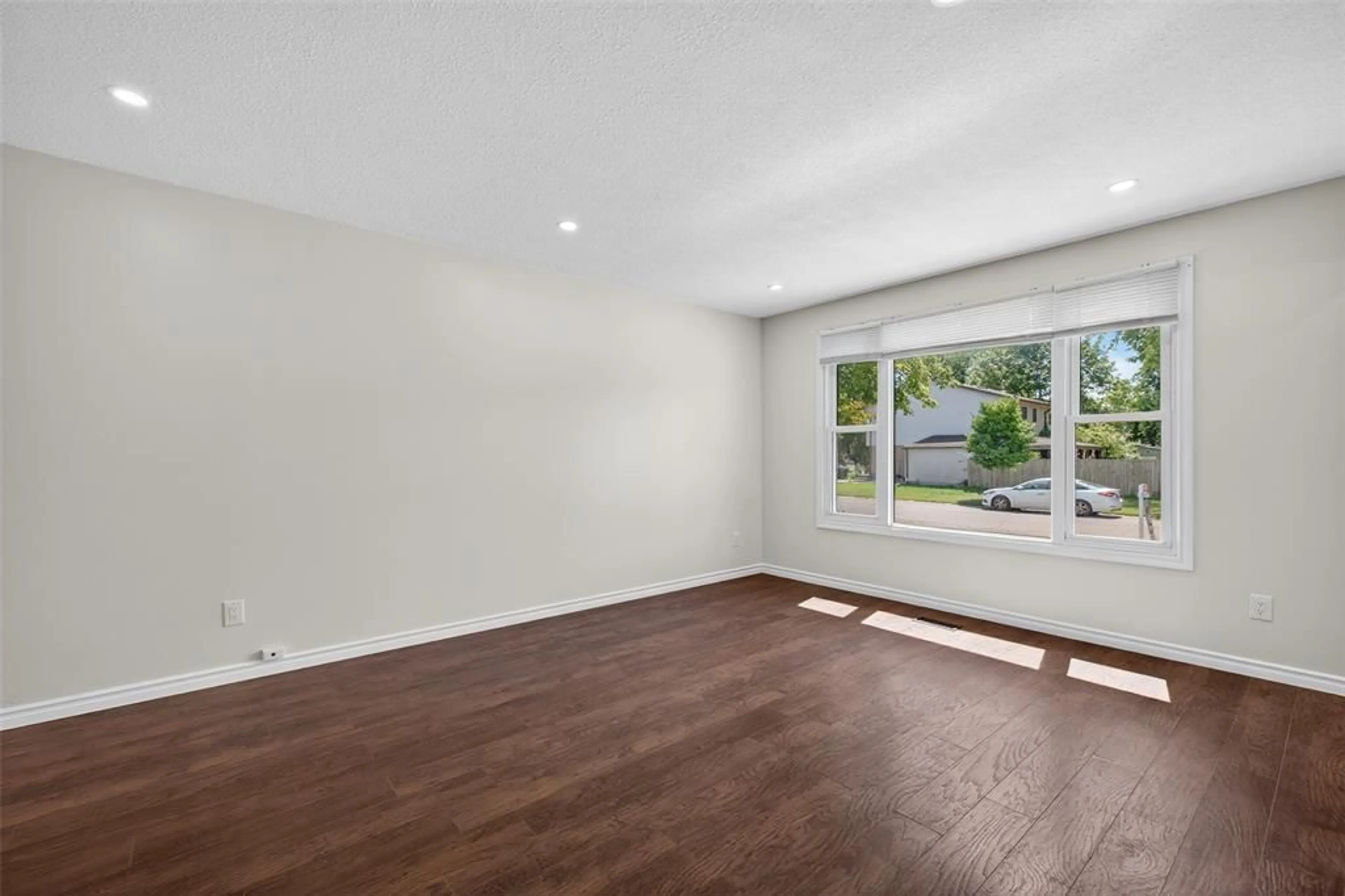 A pic of a room for 330 Somerset Cres, Sarnia Ontario N7S 4G1