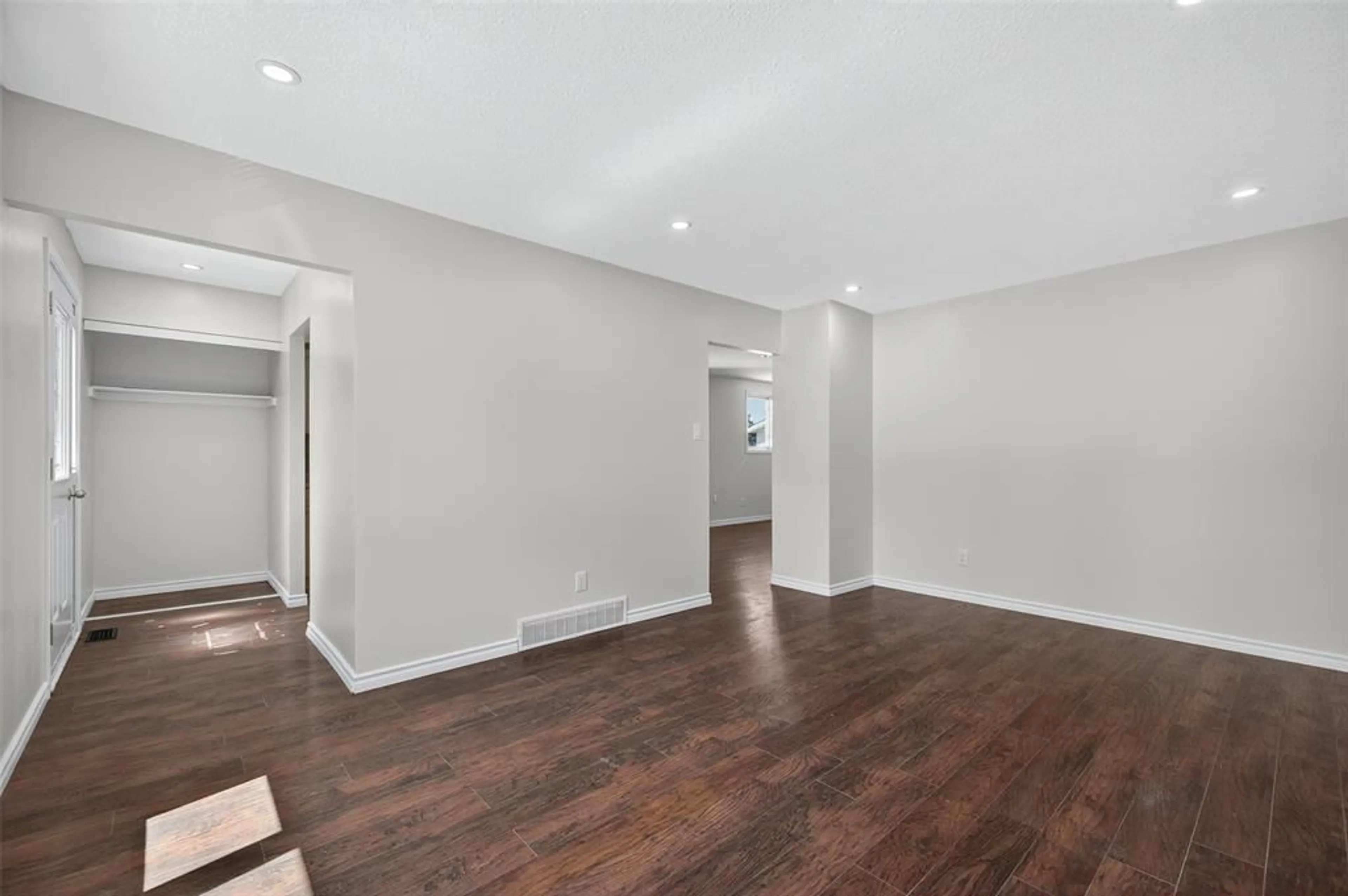 A pic of a room for 330 Somerset Cres, Sarnia Ontario N7S 4G1