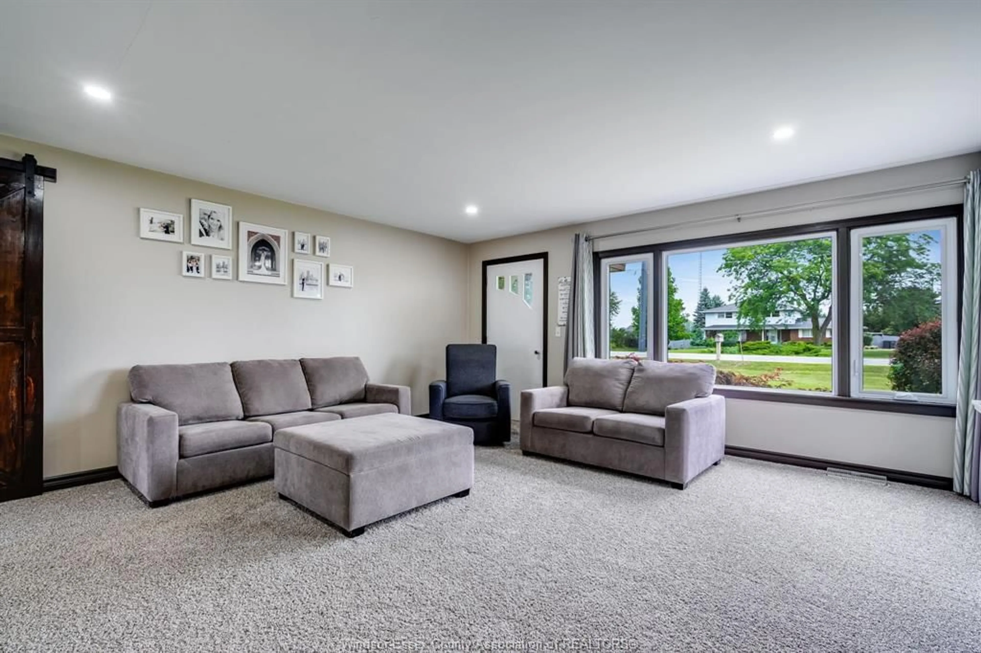 Living room with furniture, carpet floor for 2831 Graham Sideroad, Ruthven Ontario N0P 2G0