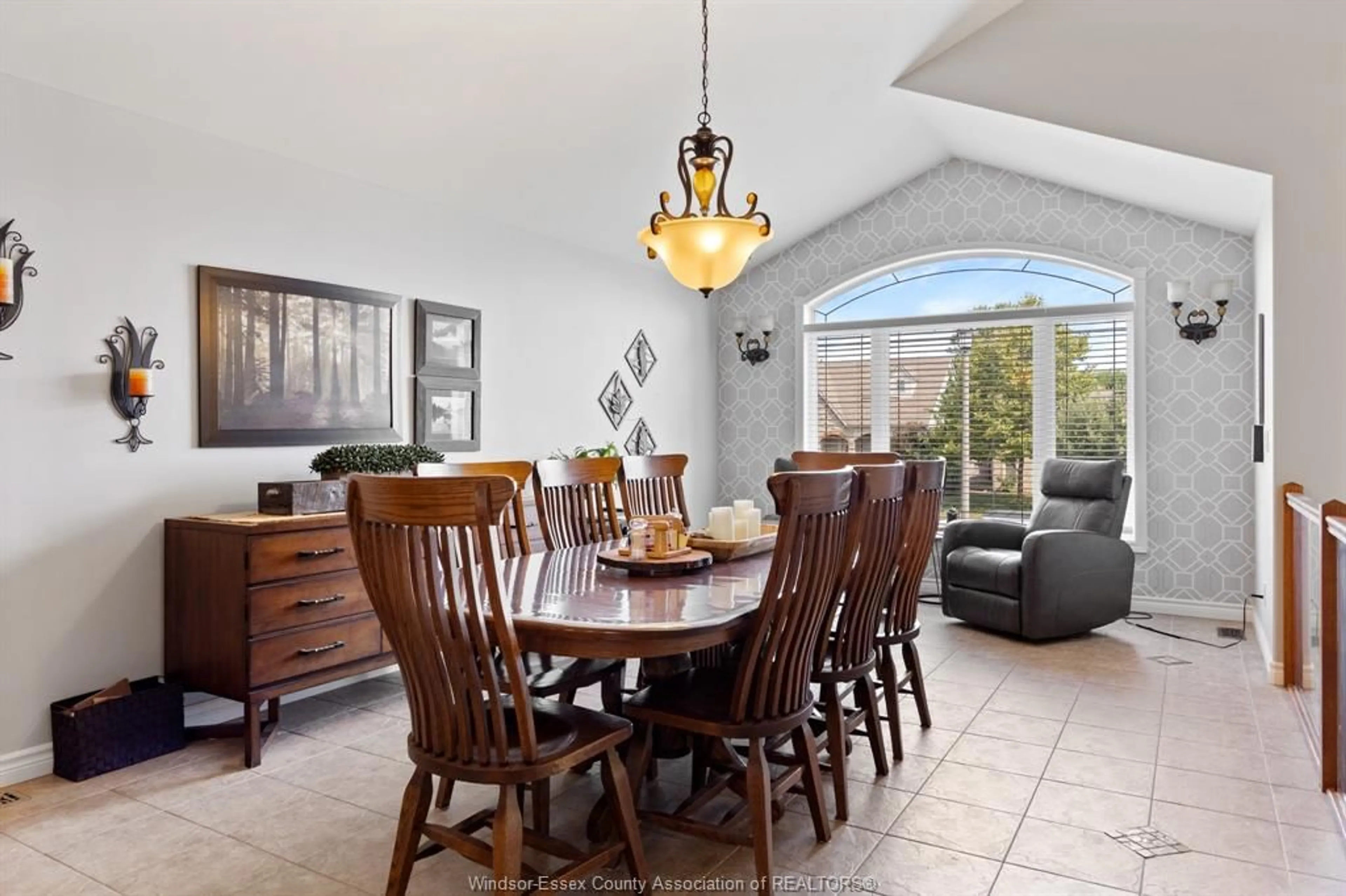 Dining room, ceramic/tile floor for 230 ST PETER, Lakeshore Ontario N0R 1A0