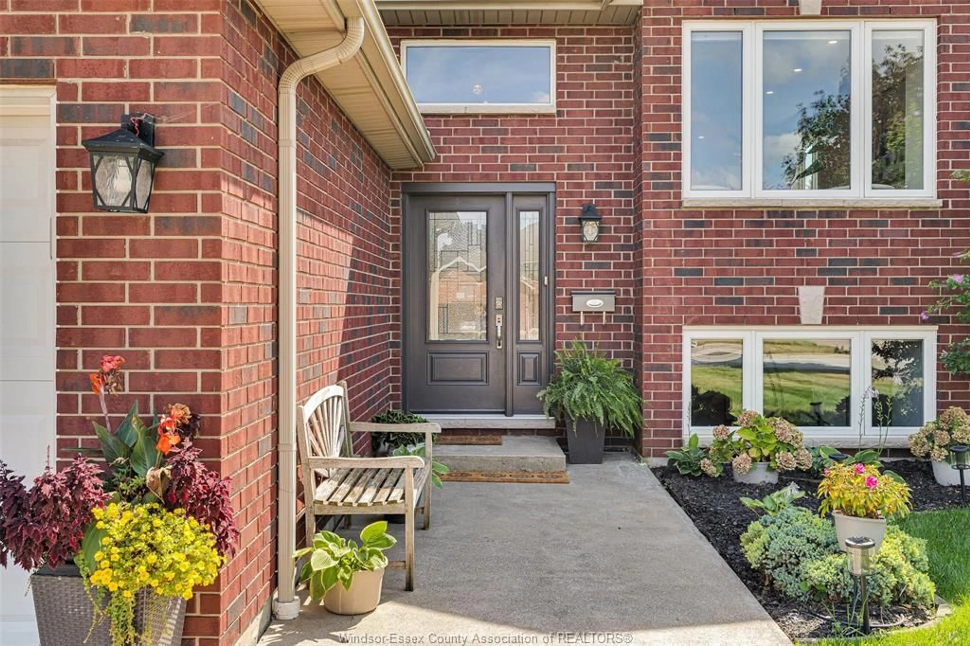 Indoor entryway for 300 JOLLY Ave, Sandwich West Ontario N9J 3T2