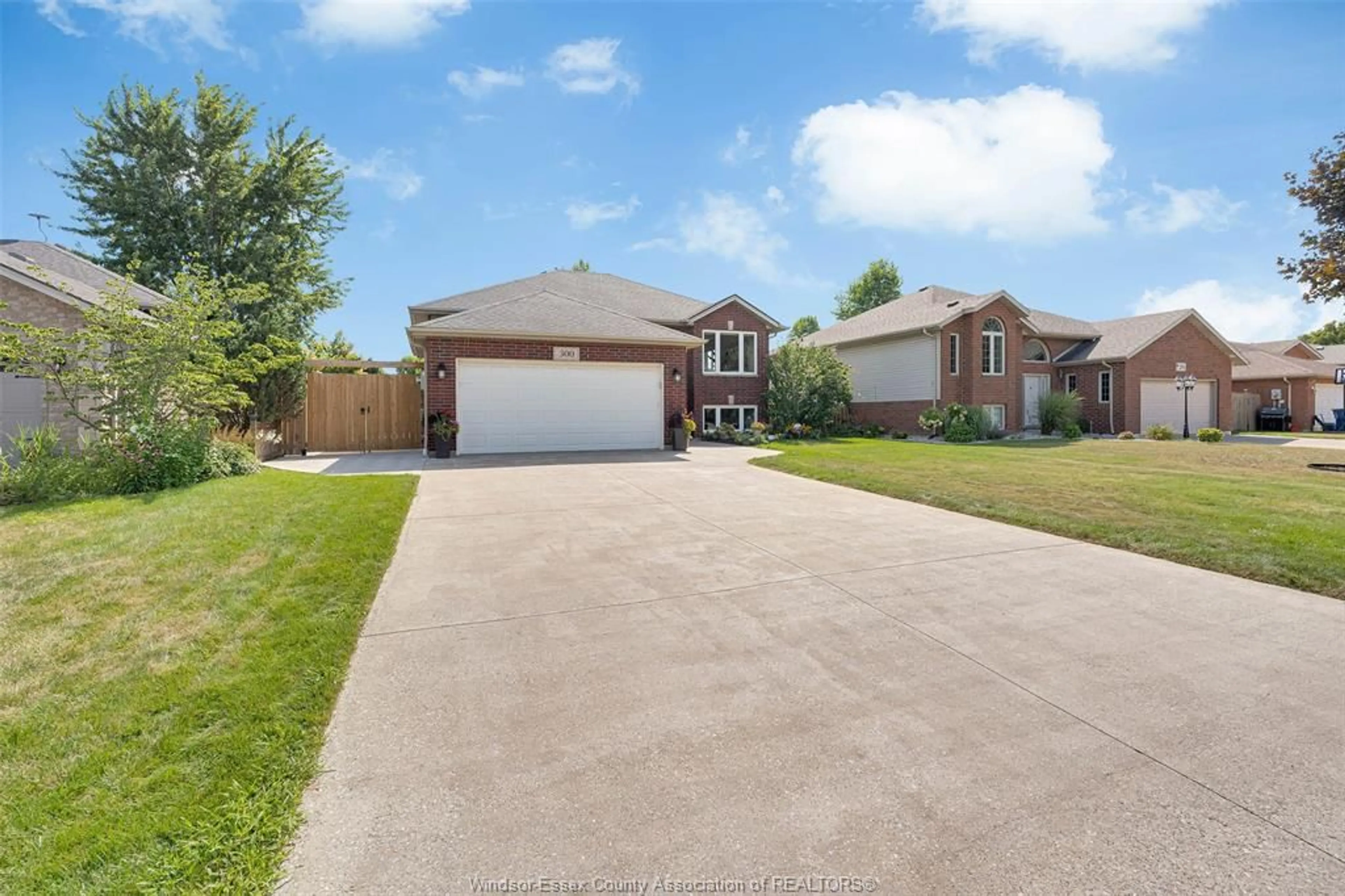 A pic from outside/outdoor area/front of a property/back of a property/a pic from drone, street for 300 JOLLY Ave, Sandwich West Ontario N9J 3T2