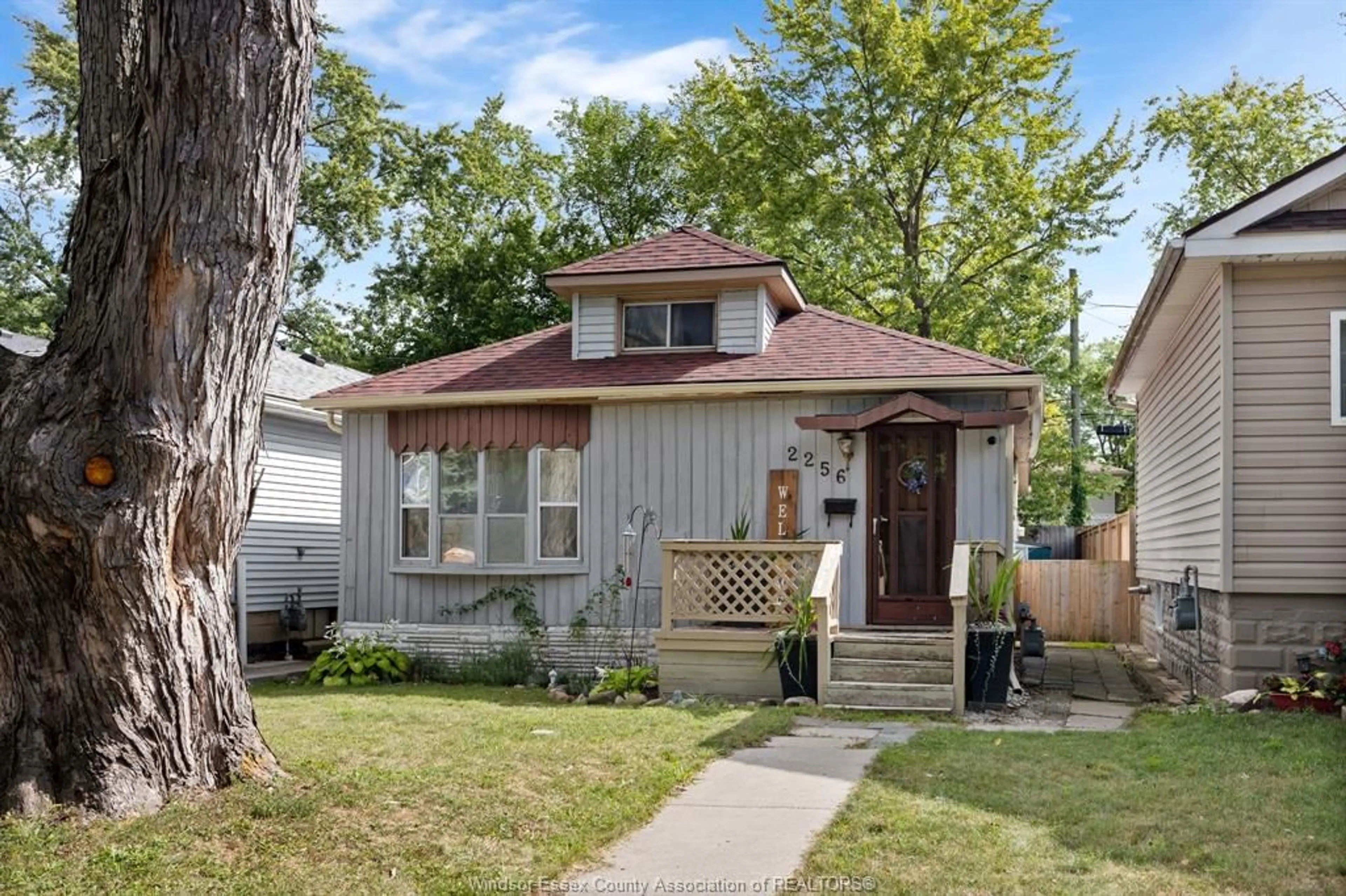 Home with vinyl exterior material, street for 2256 CHURCH, Windsor Ontario N8X 1V9