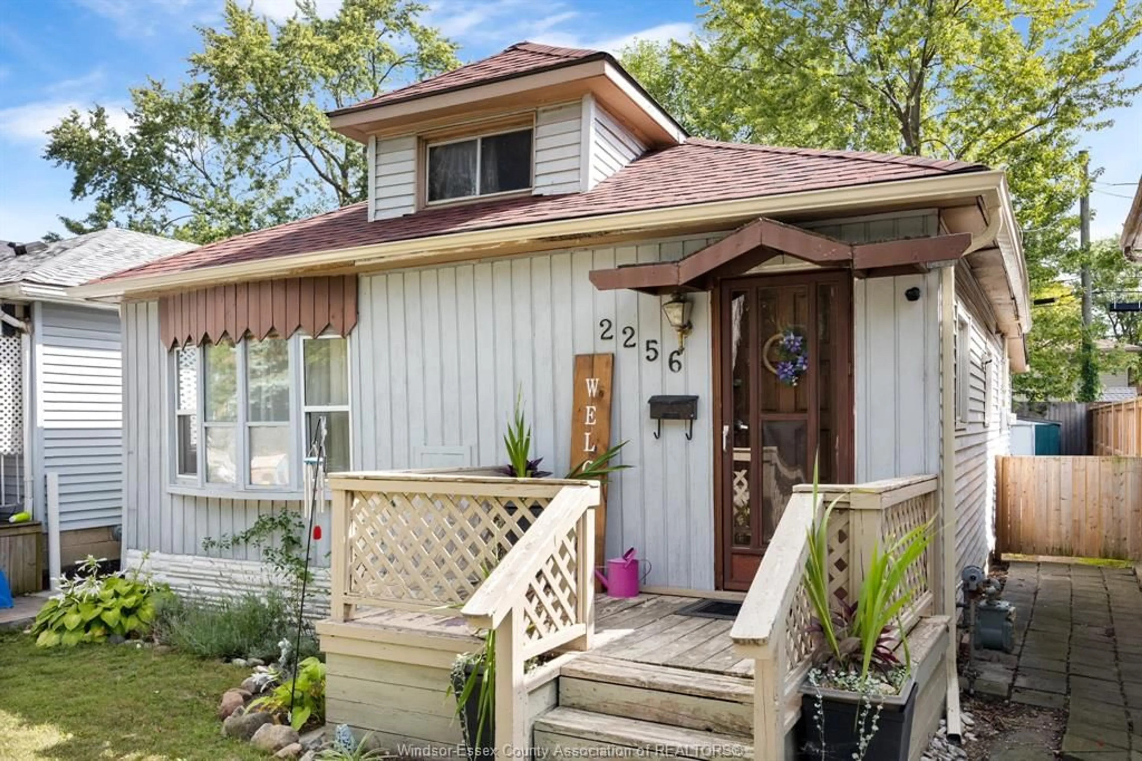 Home with vinyl exterior material, street for 2256 CHURCH, Windsor Ontario N8X 1V9