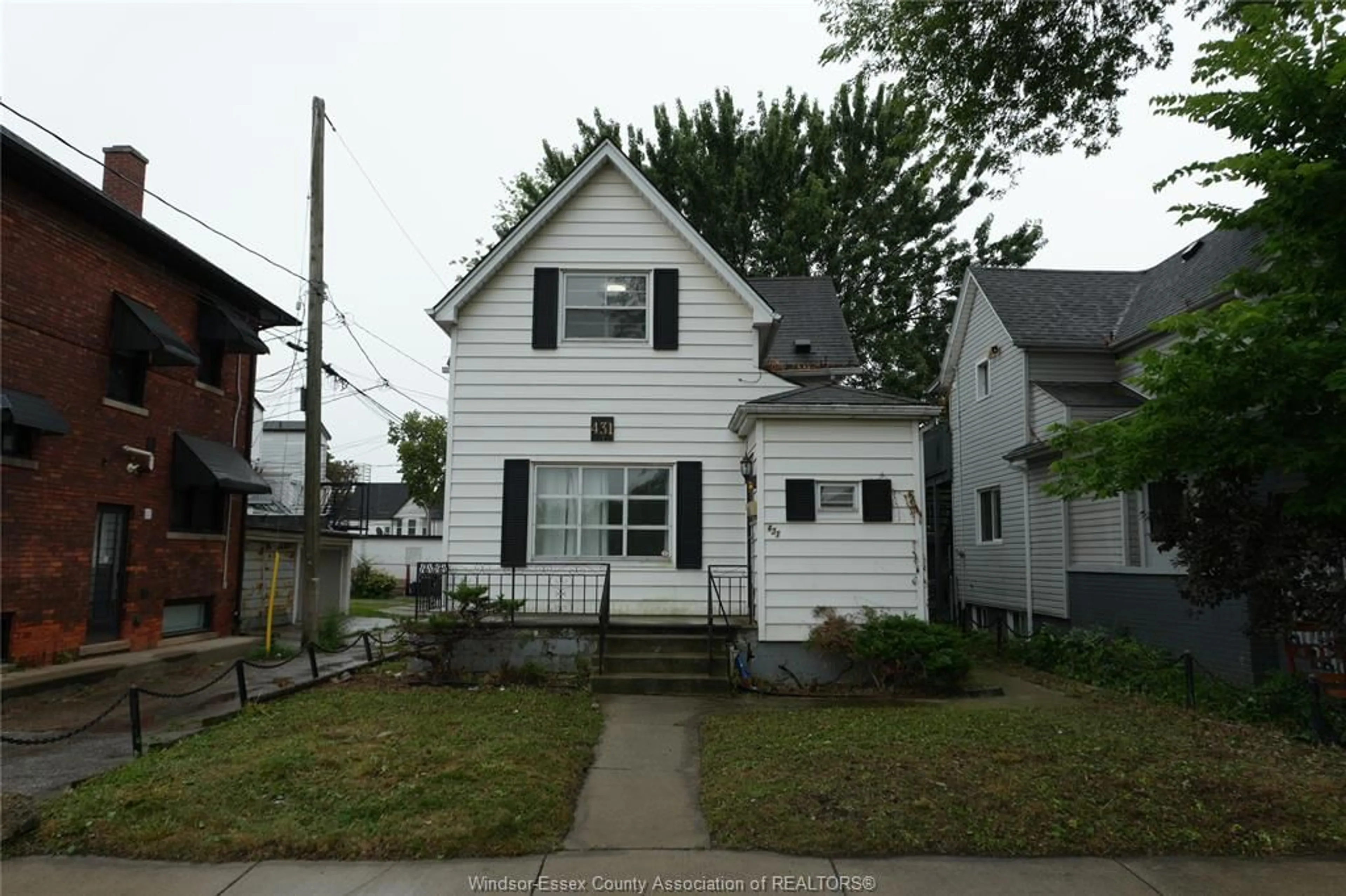 Home with vinyl exterior material, street for 431 KARL, Windsor Ontario N9A 5W2