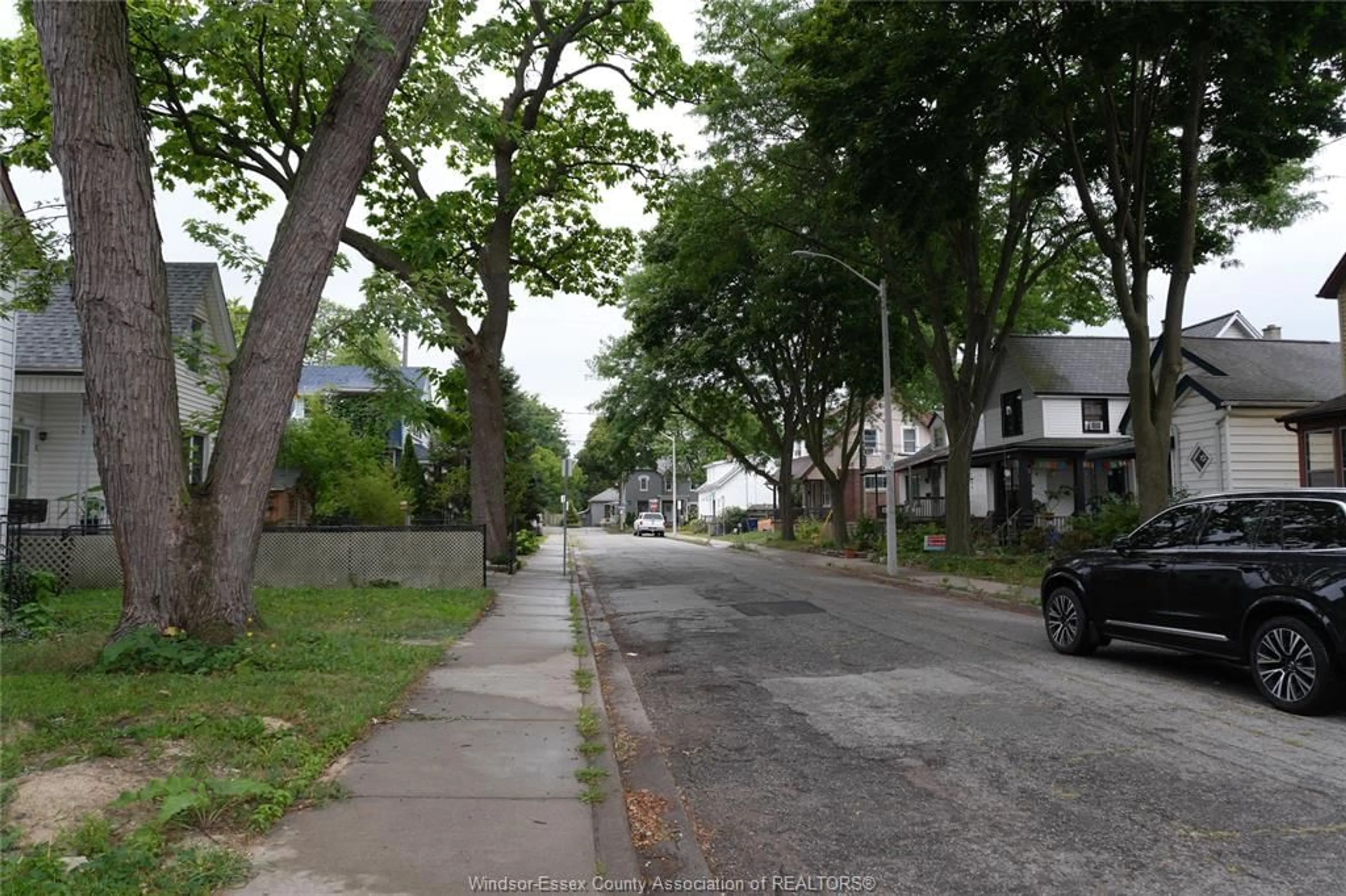 Blurry image for 431 KARL, Windsor Ontario N9A 5W2