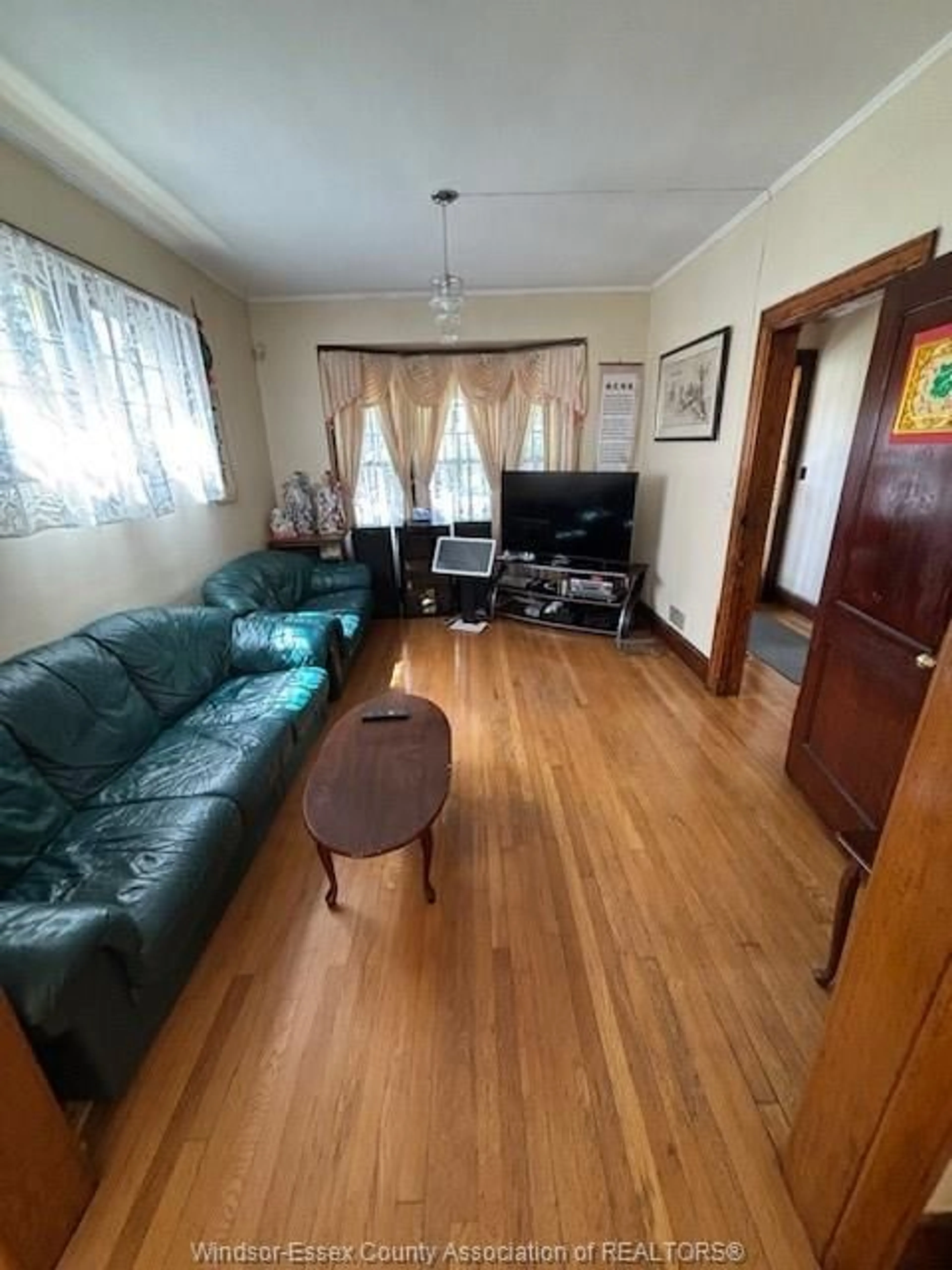Living room with furniture, unknown for 622 JANETTE Ave, Windsor Ontario N9A 4Z7