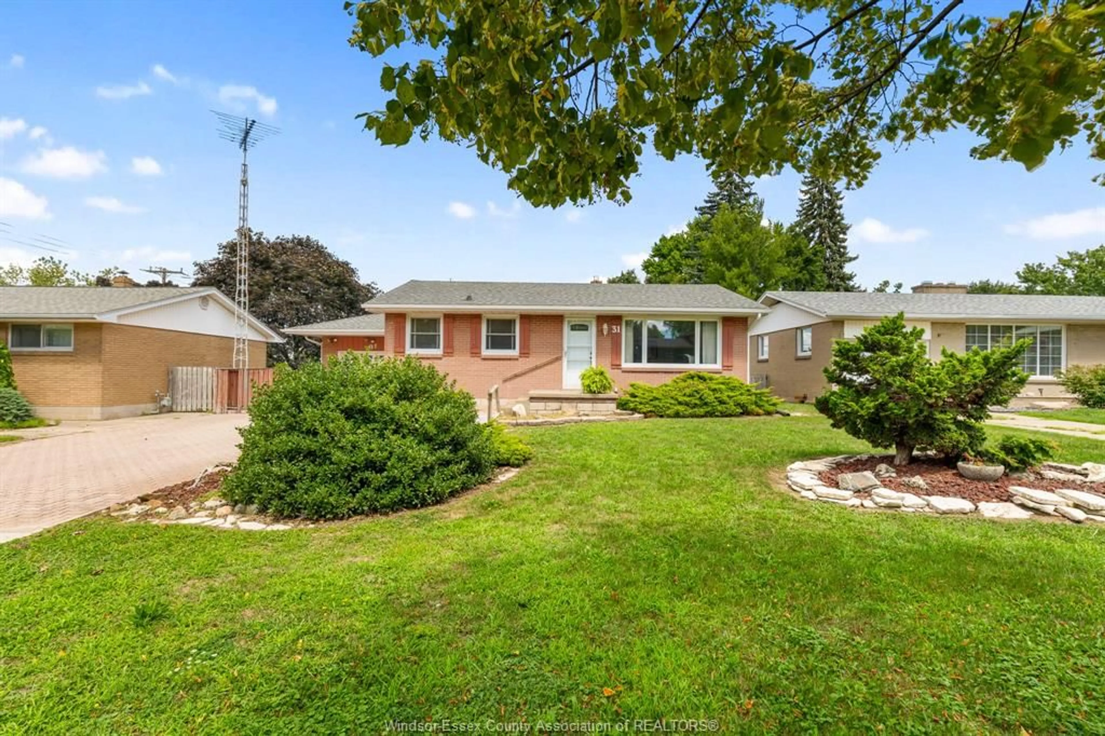 Unknown for 31 William Ave, Leamington Ontario N8H 2G4