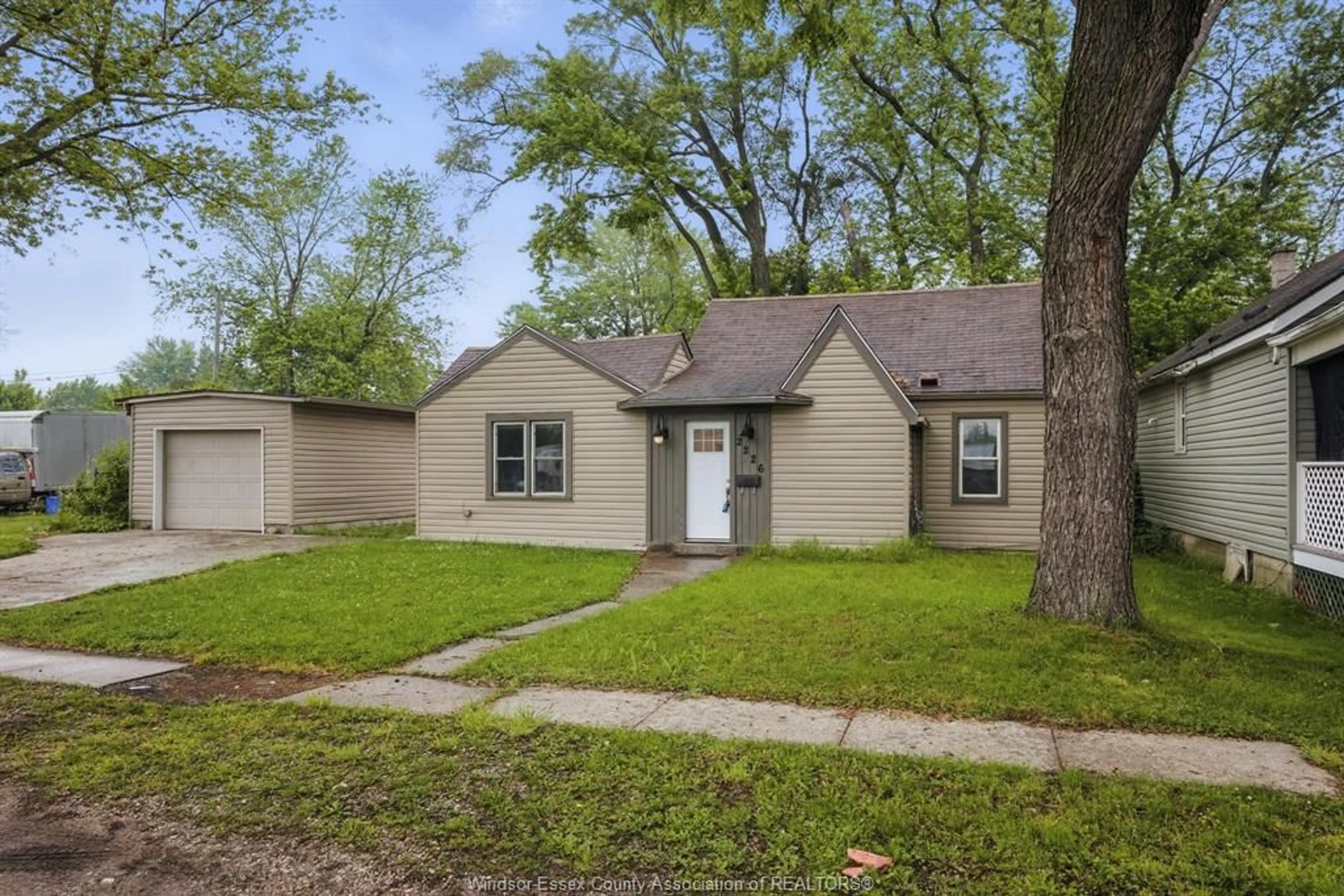 Home with vinyl exterior material, street for 2226 JANETTE Ave, Windsor Ontario N8X 1Z8