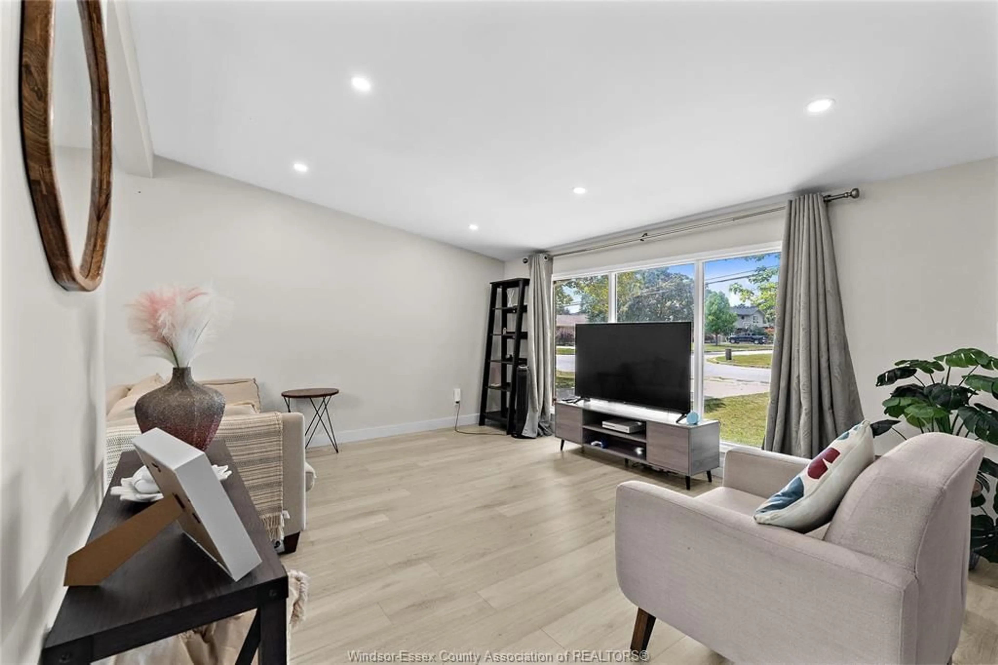 Living room with furniture, unknown for 3830 HOLBURN, Windsor Ontario N9G 1R9