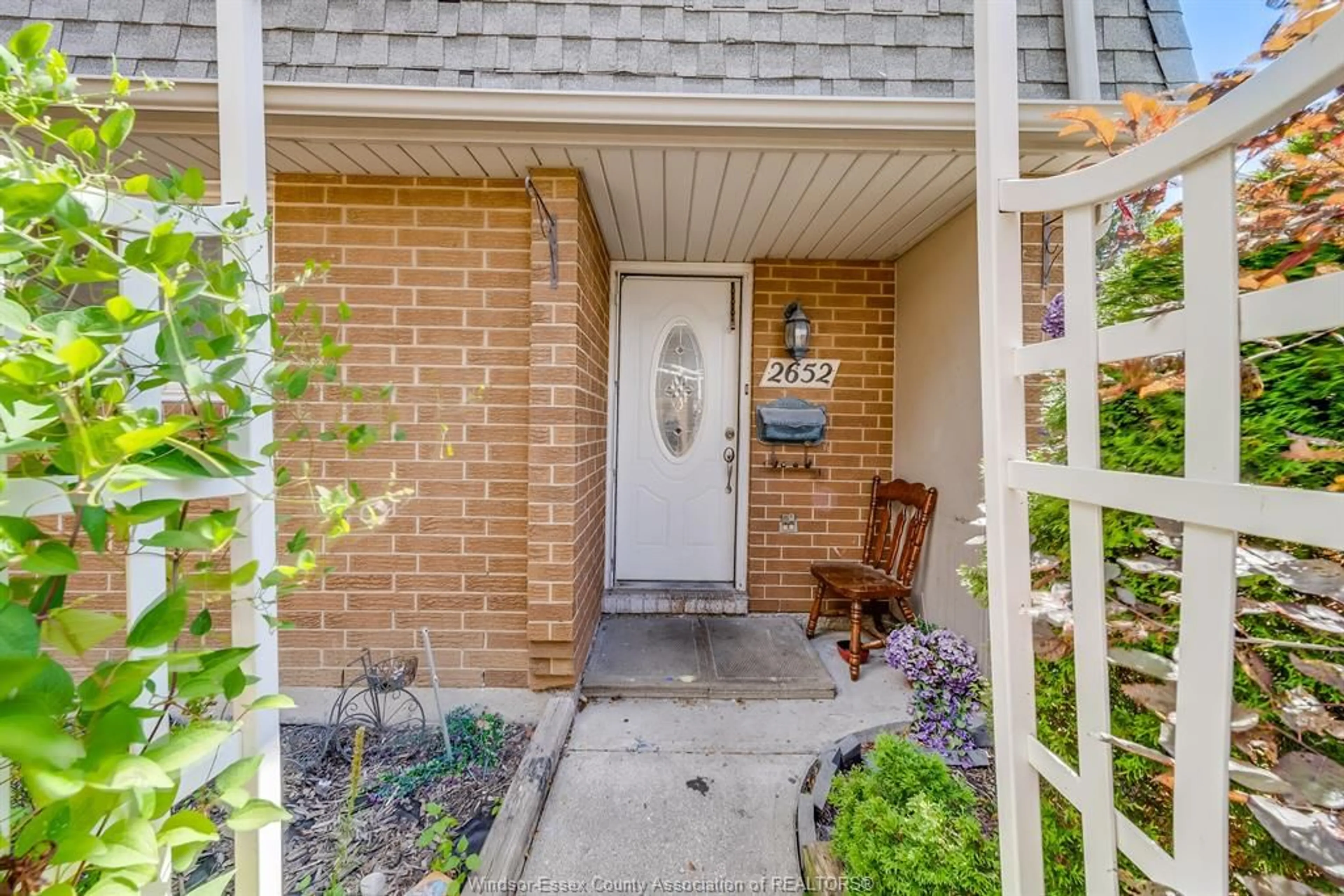 Indoor entryway for 2652 VINE Crt, Windsor Ontario N8T 2X6