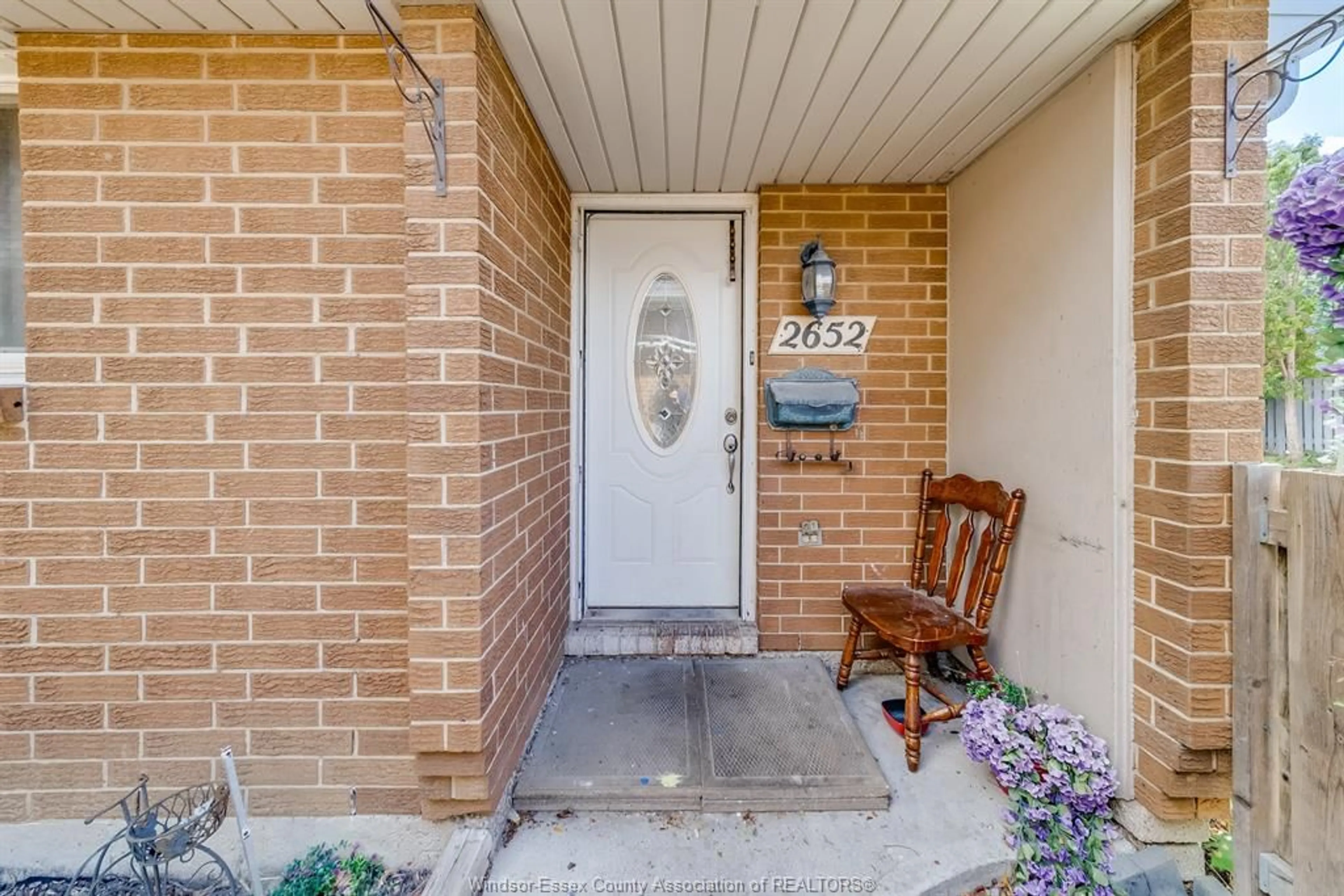 Indoor entryway for 2652 VINE Crt, Windsor Ontario N8T 2X6