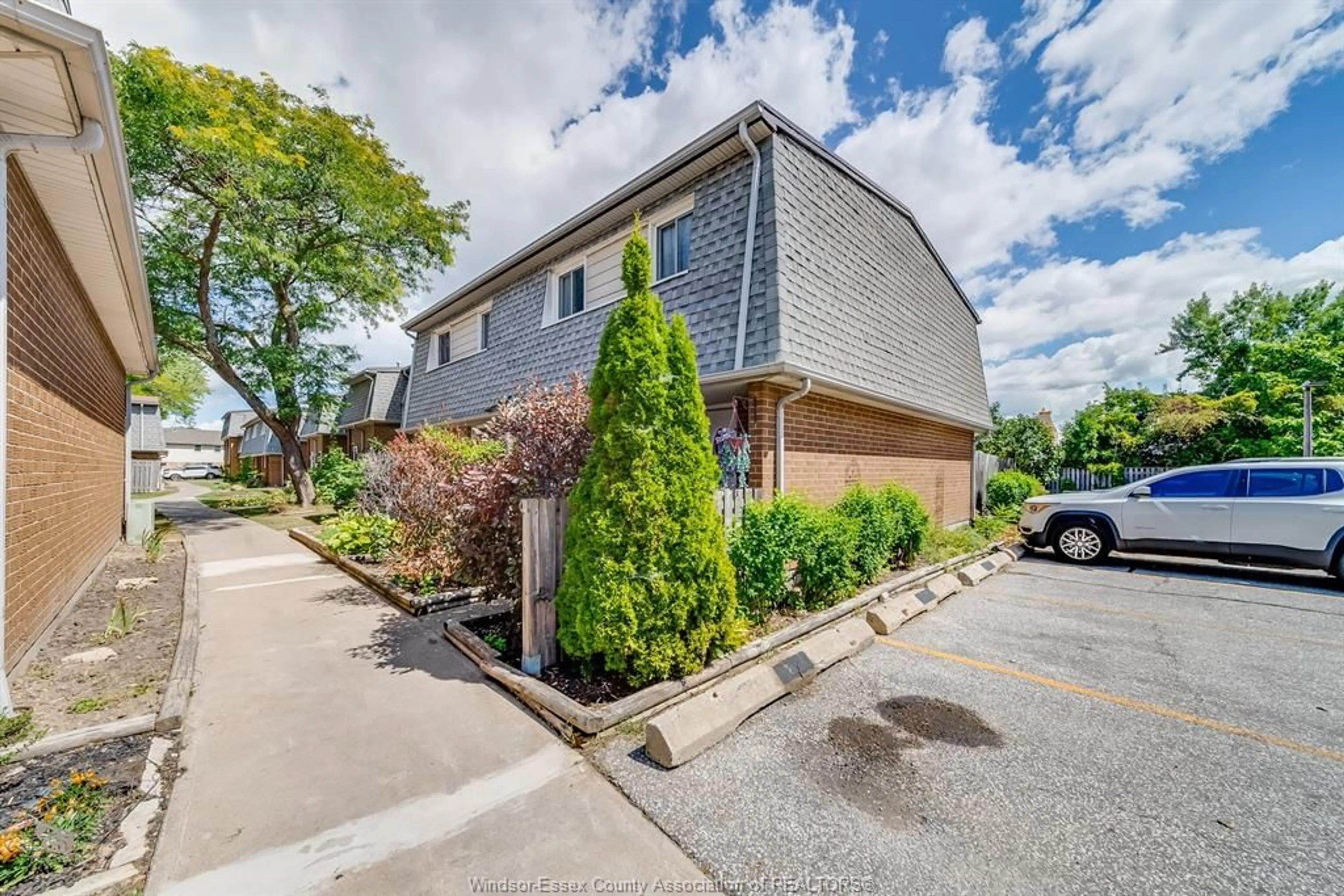 Unknown for 2652 VINE Crt, Windsor Ontario N8T 2X6