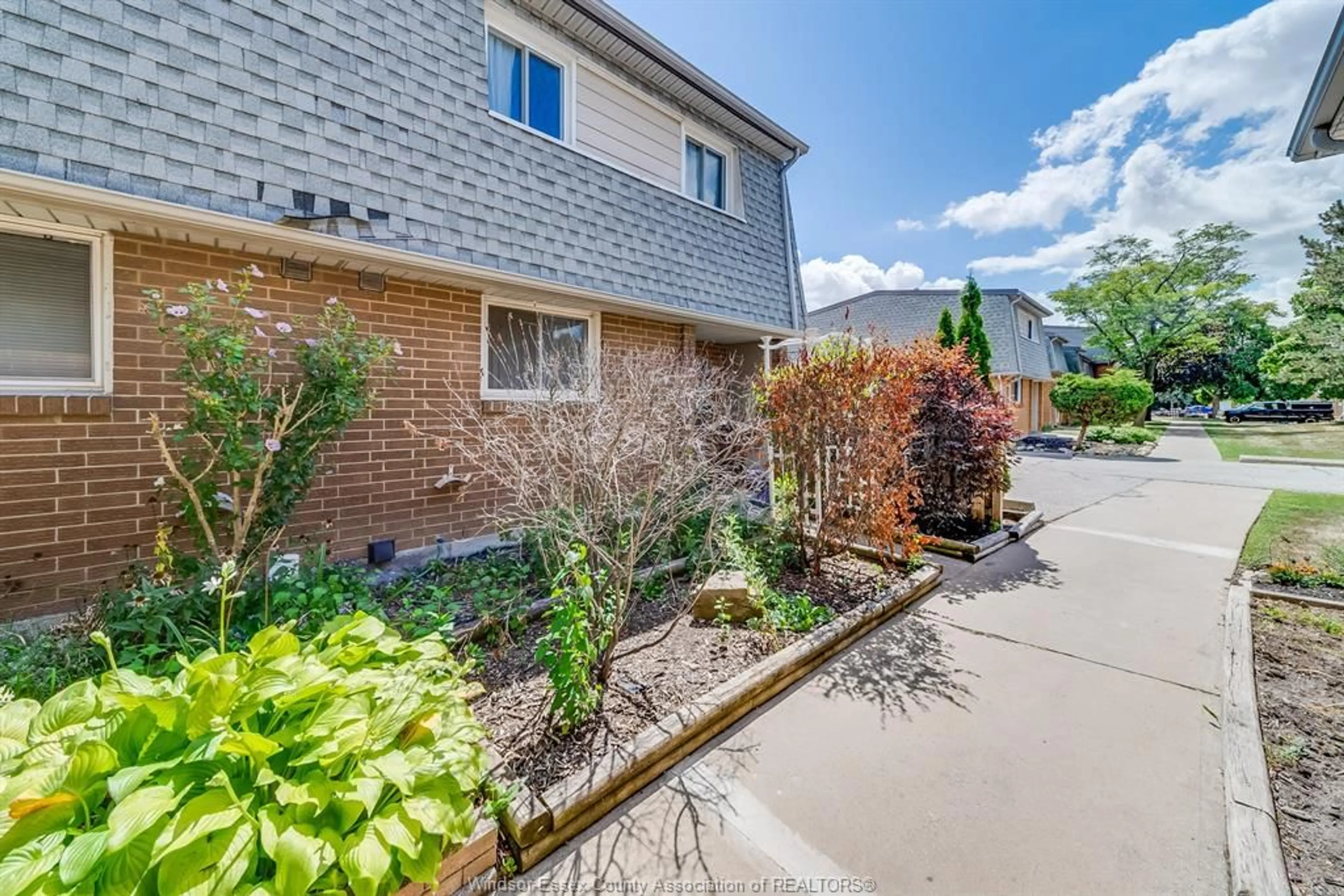 Patio, street for 2652 VINE Crt, Windsor Ontario N8T 2X6