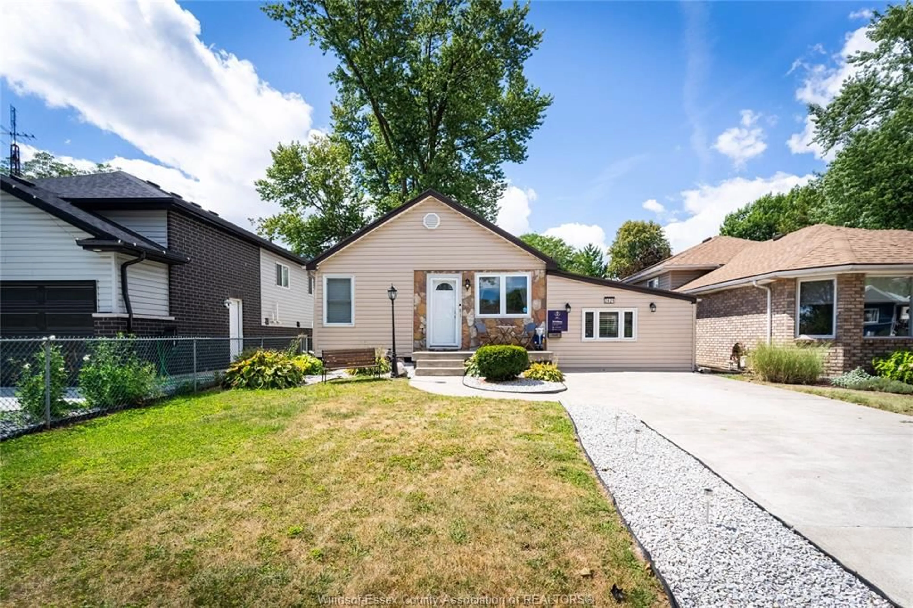 Home with vinyl exterior material, street for 2621 TOURANGEAU, Windsor Ontario N8W 4P2