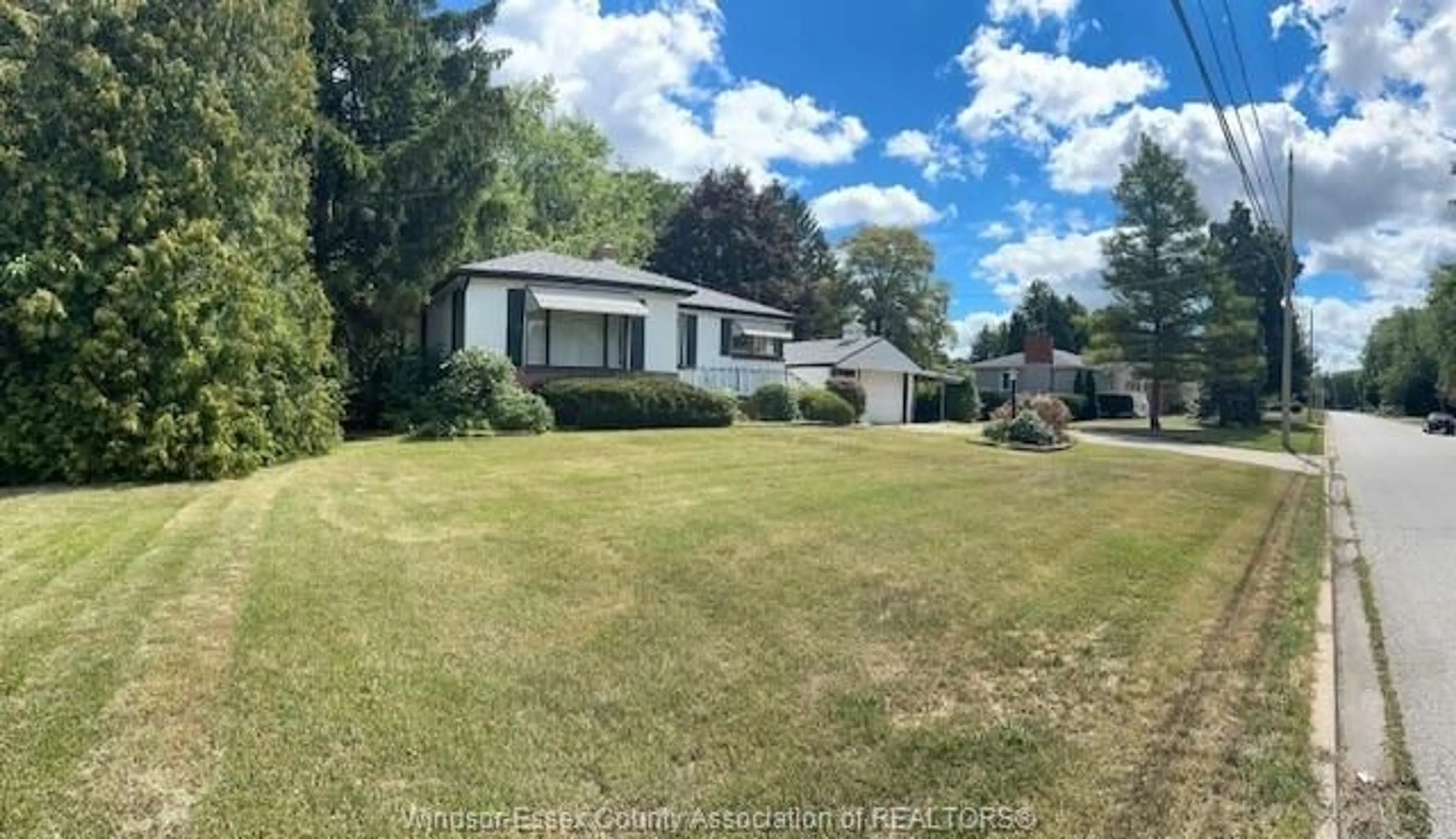 A pic from outside/outdoor area/front of a property/back of a property/a pic from drone, water/lake/river/ocean view for 3996 CASGRAIN Dr, Windsor Ontario N9G 2A5