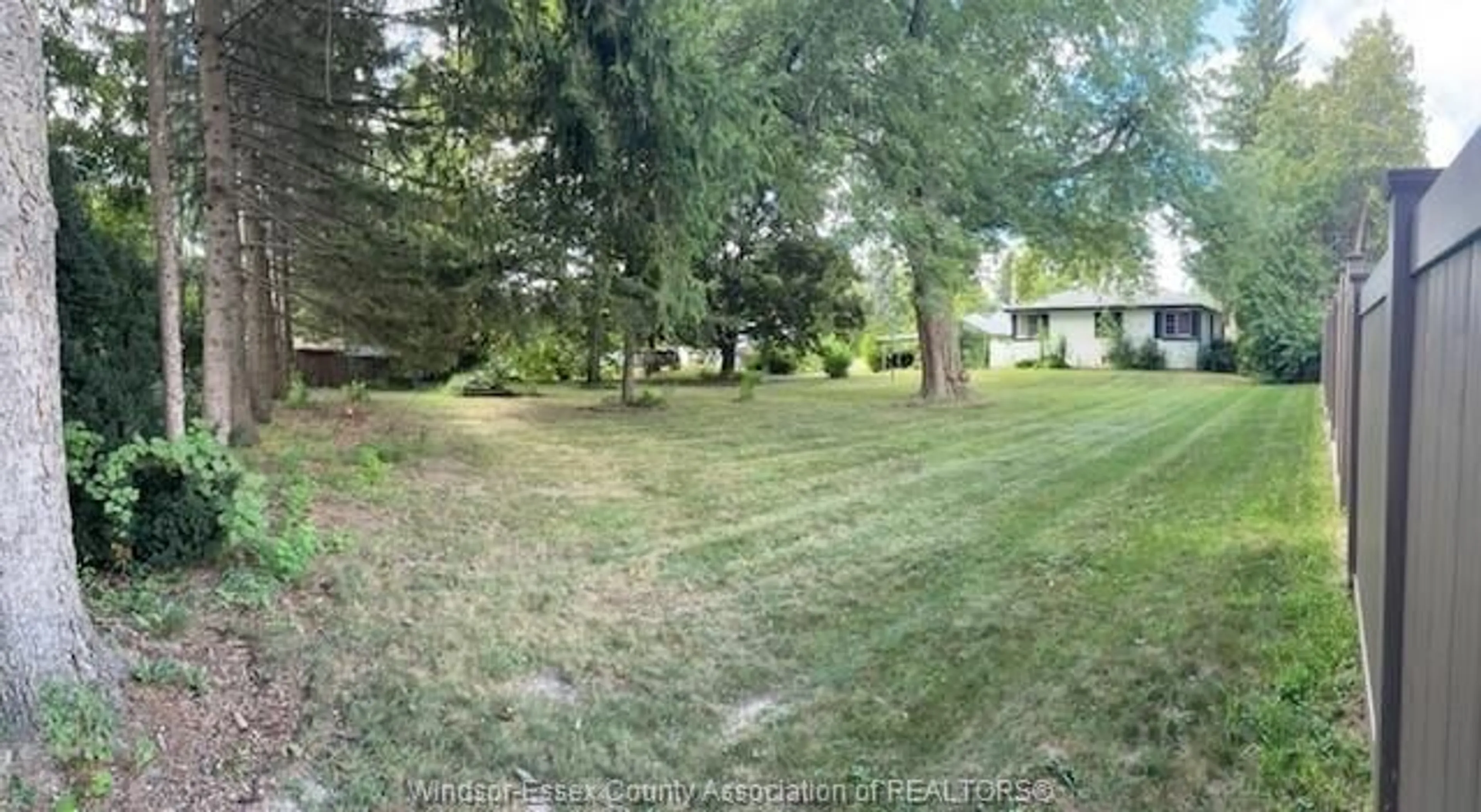 A pic from outside/outdoor area/front of a property/back of a property/a pic from drone, forest/trees view for 3996 CASGRAIN Dr, Windsor Ontario N9G 2A5