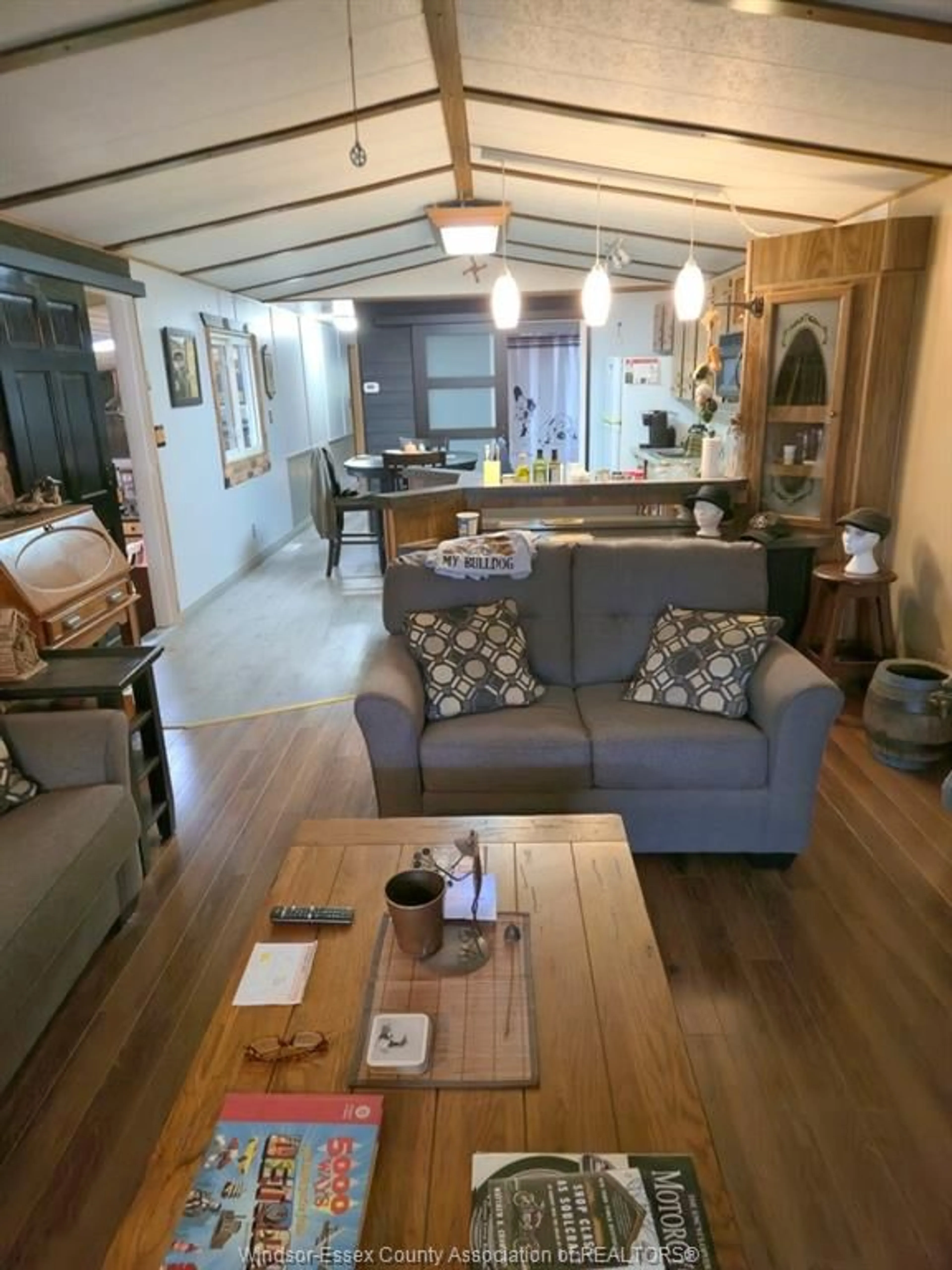 Living room with furniture, wood/laminate floor for 345 DREW, Essex Ontario N8M 2Z9