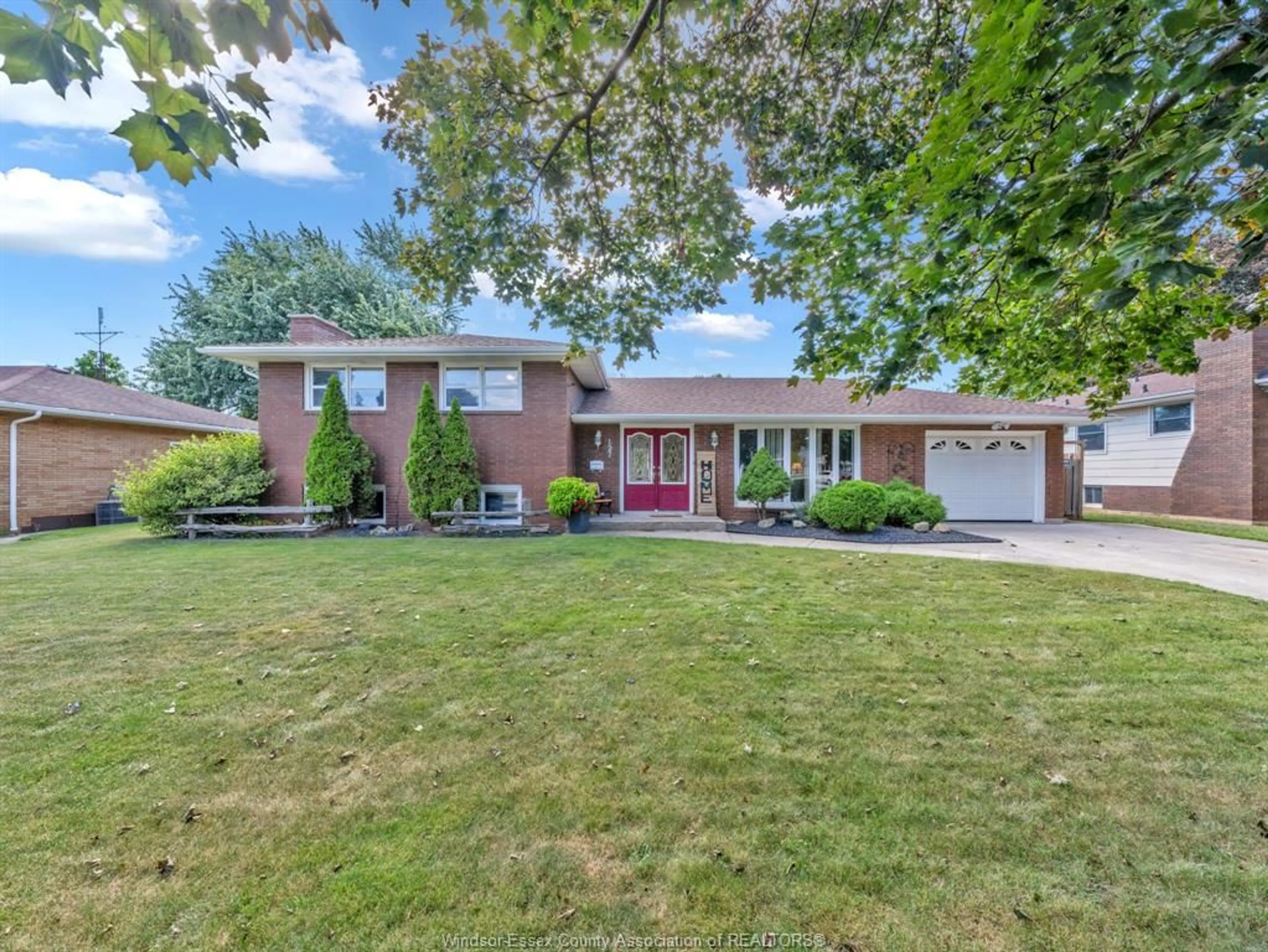 Home with brick exterior material, street for 127 McCallum Dr, Kingsville Ontario N9Y 1G7