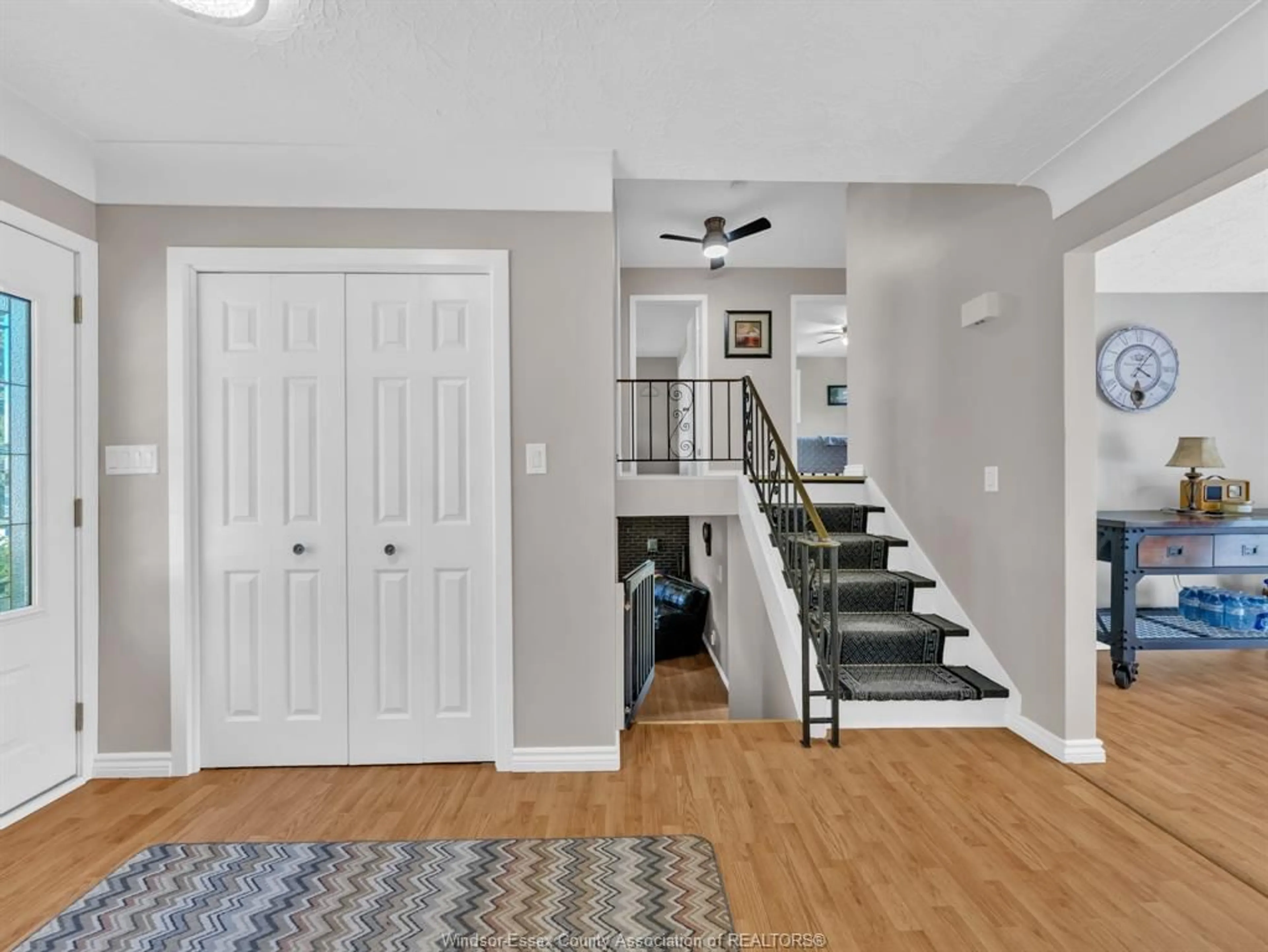 Indoor entryway for 127 McCallum Dr, Kingsville Ontario N9Y 1G7