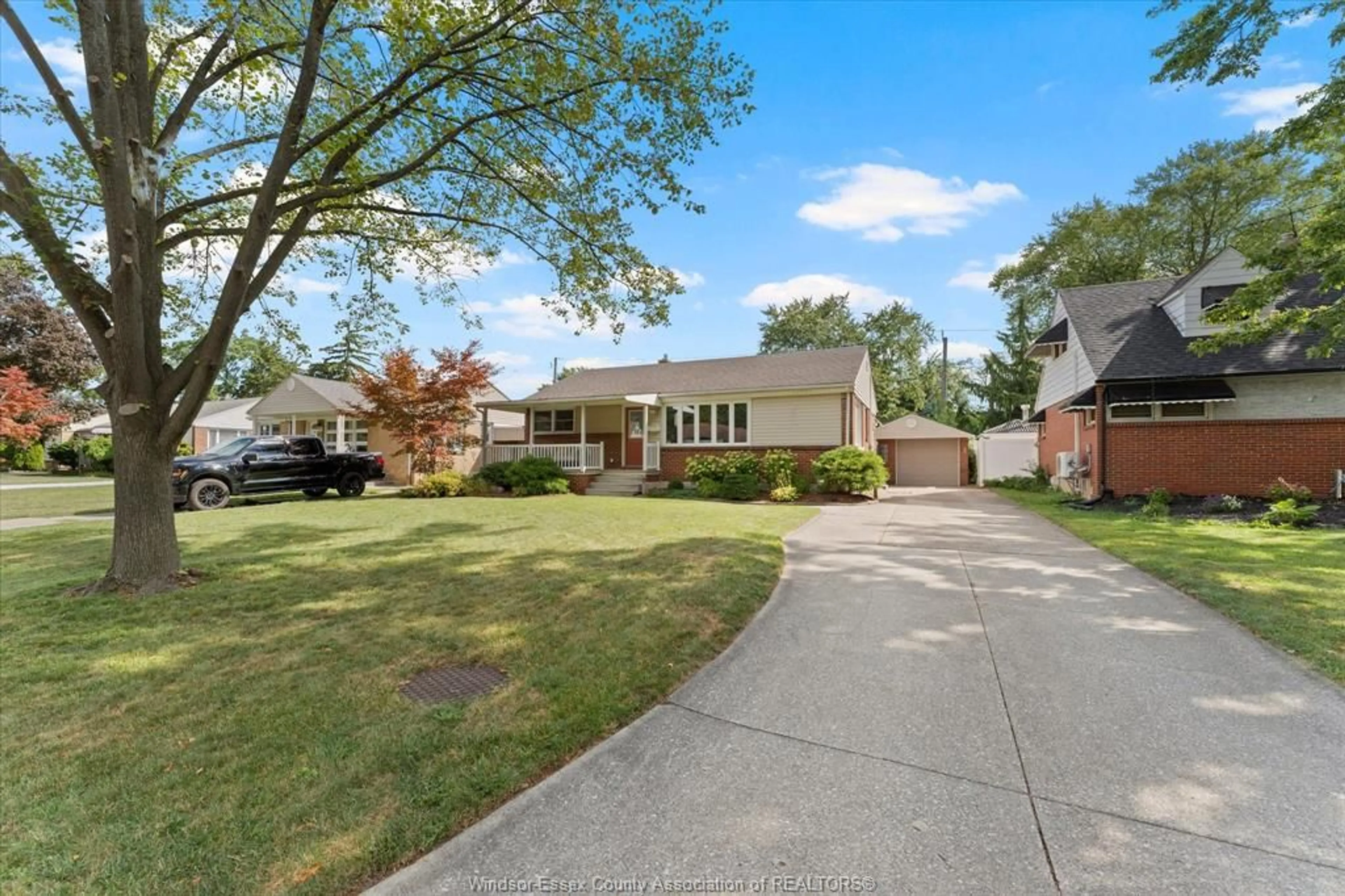 Unknown for 2748 DANDURAND, Windsor Ontario N9E 2E3