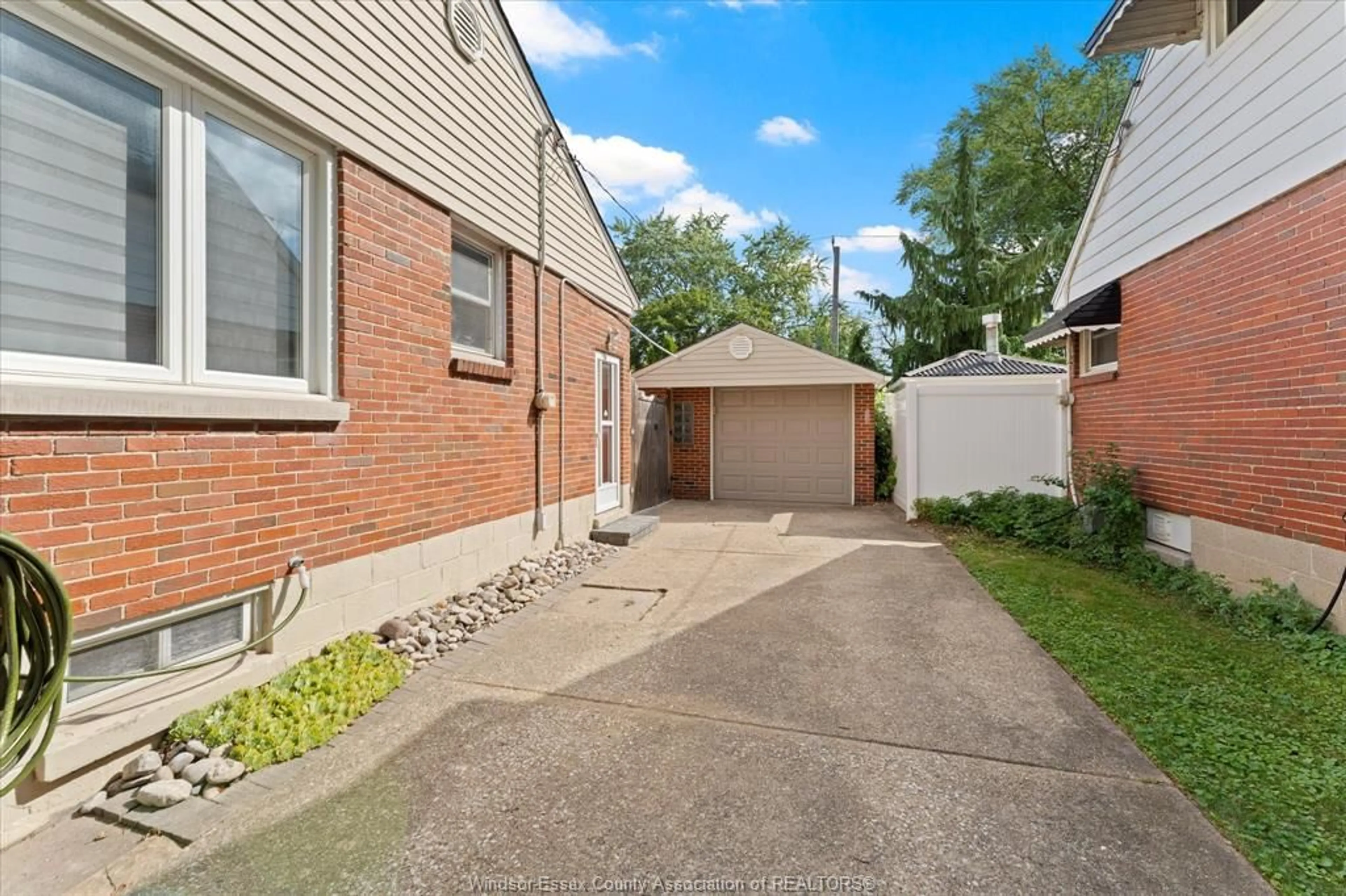 Unknown for 2748 DANDURAND, Windsor Ontario N9E 2E3