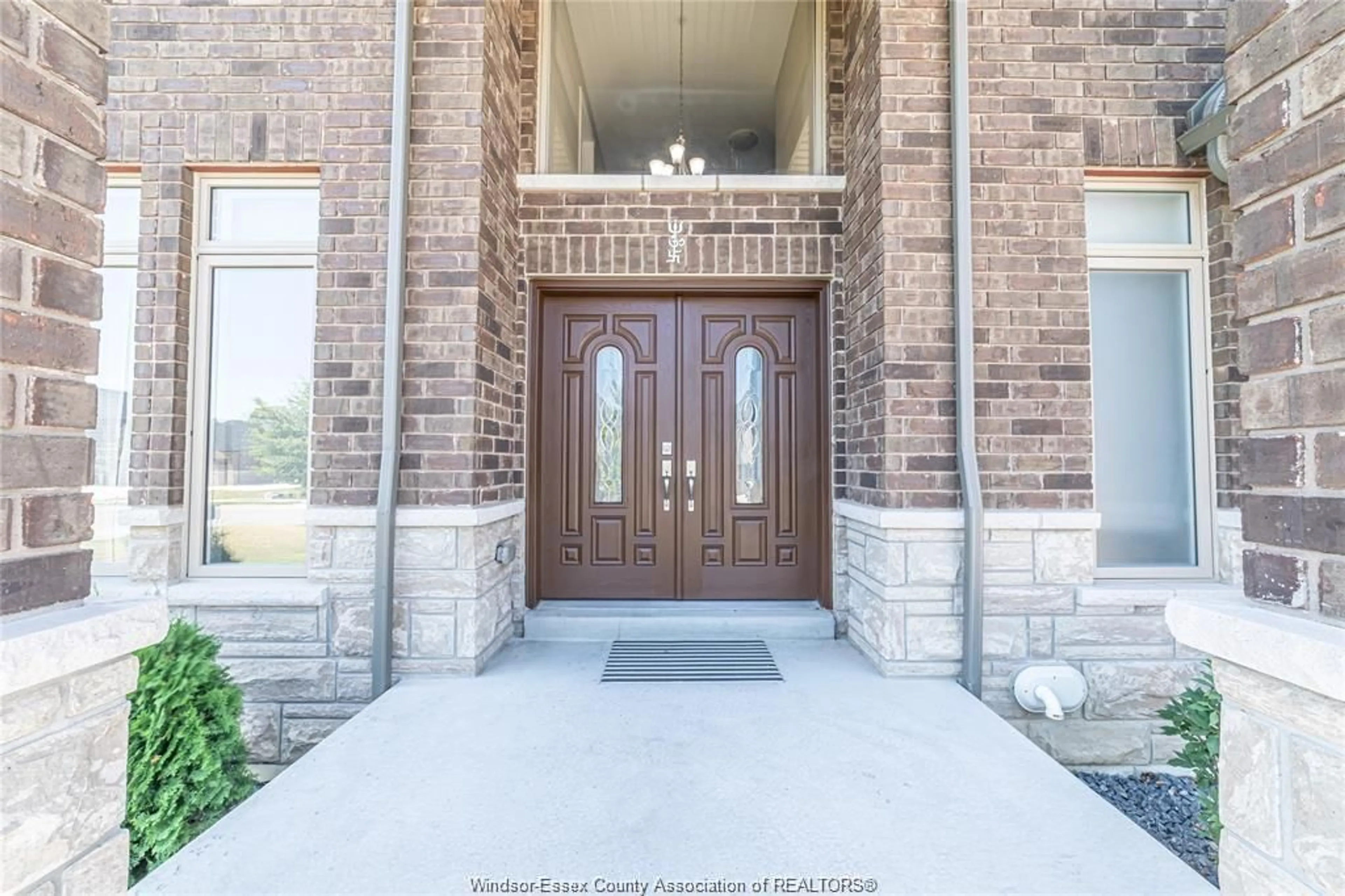 Indoor entryway for 1097 CHARLOTTE Cres, Lakeshore Ontario N0R 1A0