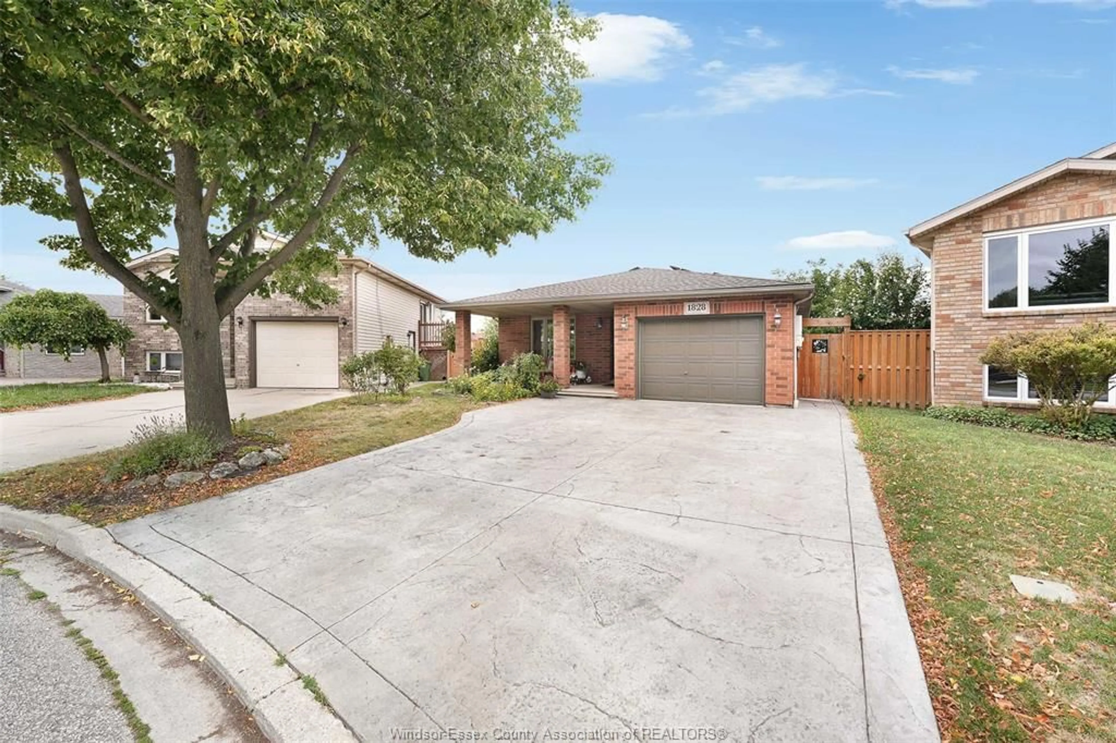 A pic from outside/outdoor area/front of a property/back of a property/a pic from drone, street for 1828 VICKY Cir, Windsor Ontario N8W 5P6