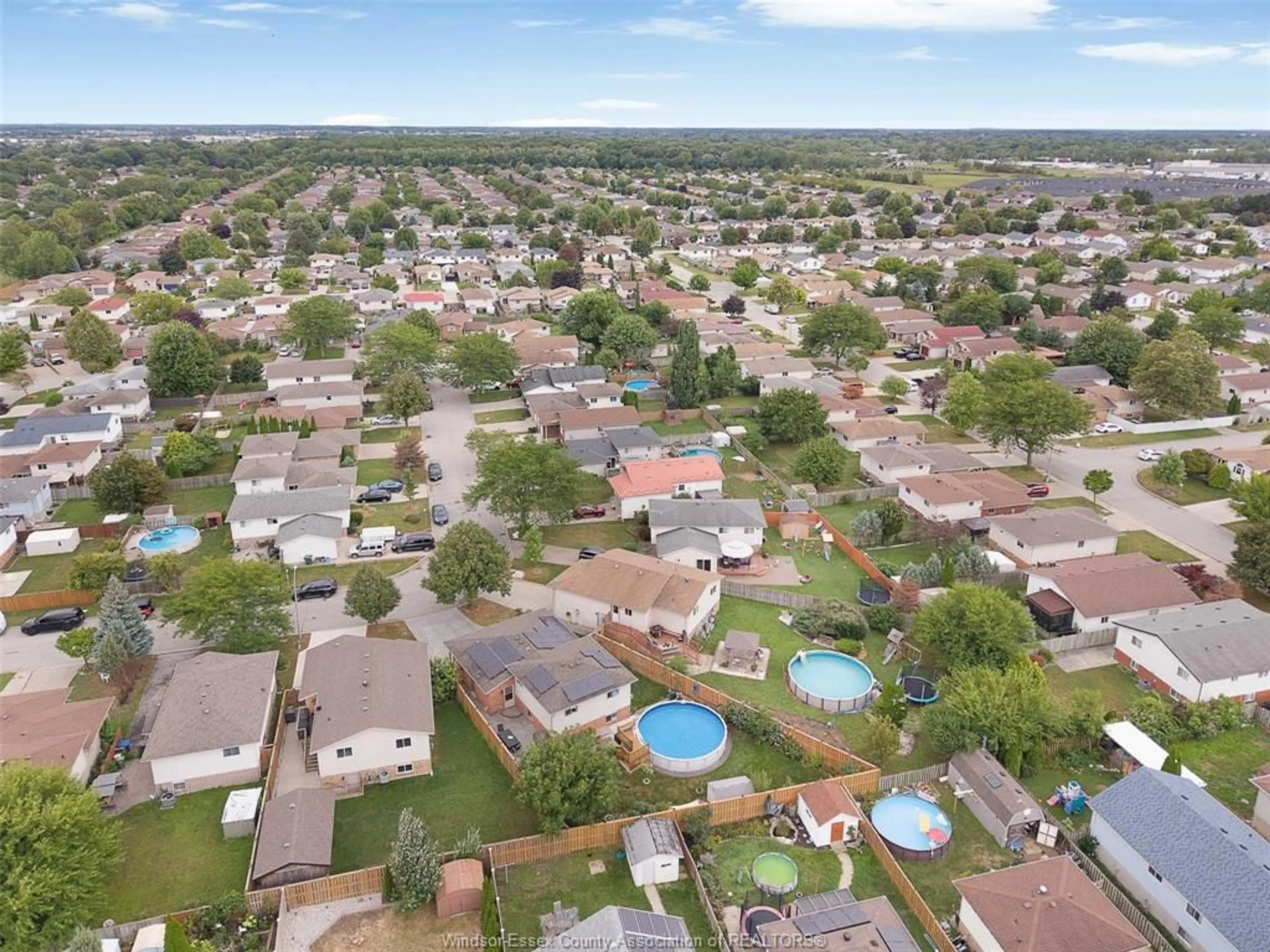 A pic from outside/outdoor area/front of a property/back of a property/a pic from drone, street for 1828 VICKY Cir, Windsor Ontario N8W 5P6