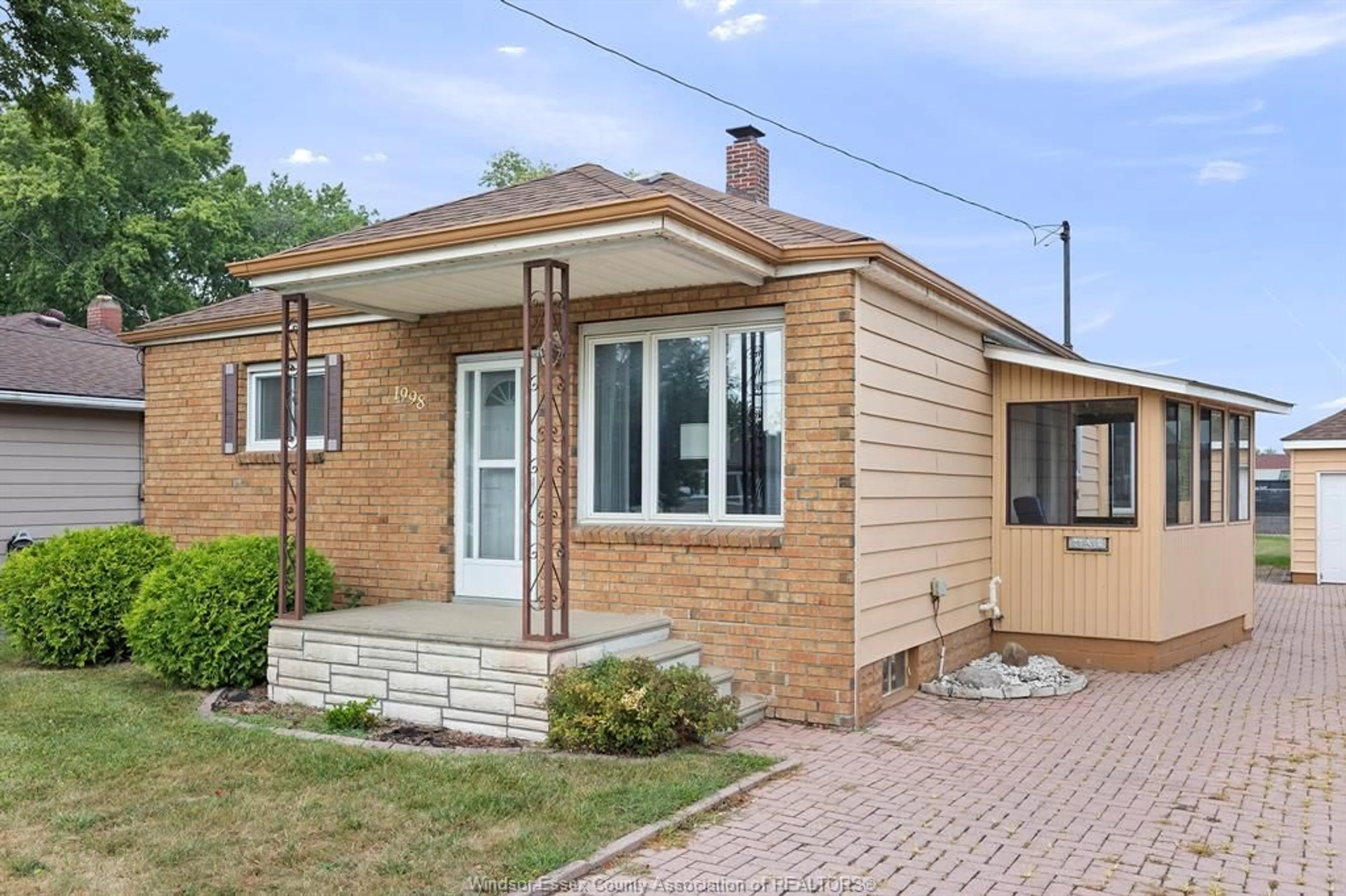 Home with brick exterior material, street for 1998 JEFFERSON Blvd, Windsor Ontario N8T 2W2