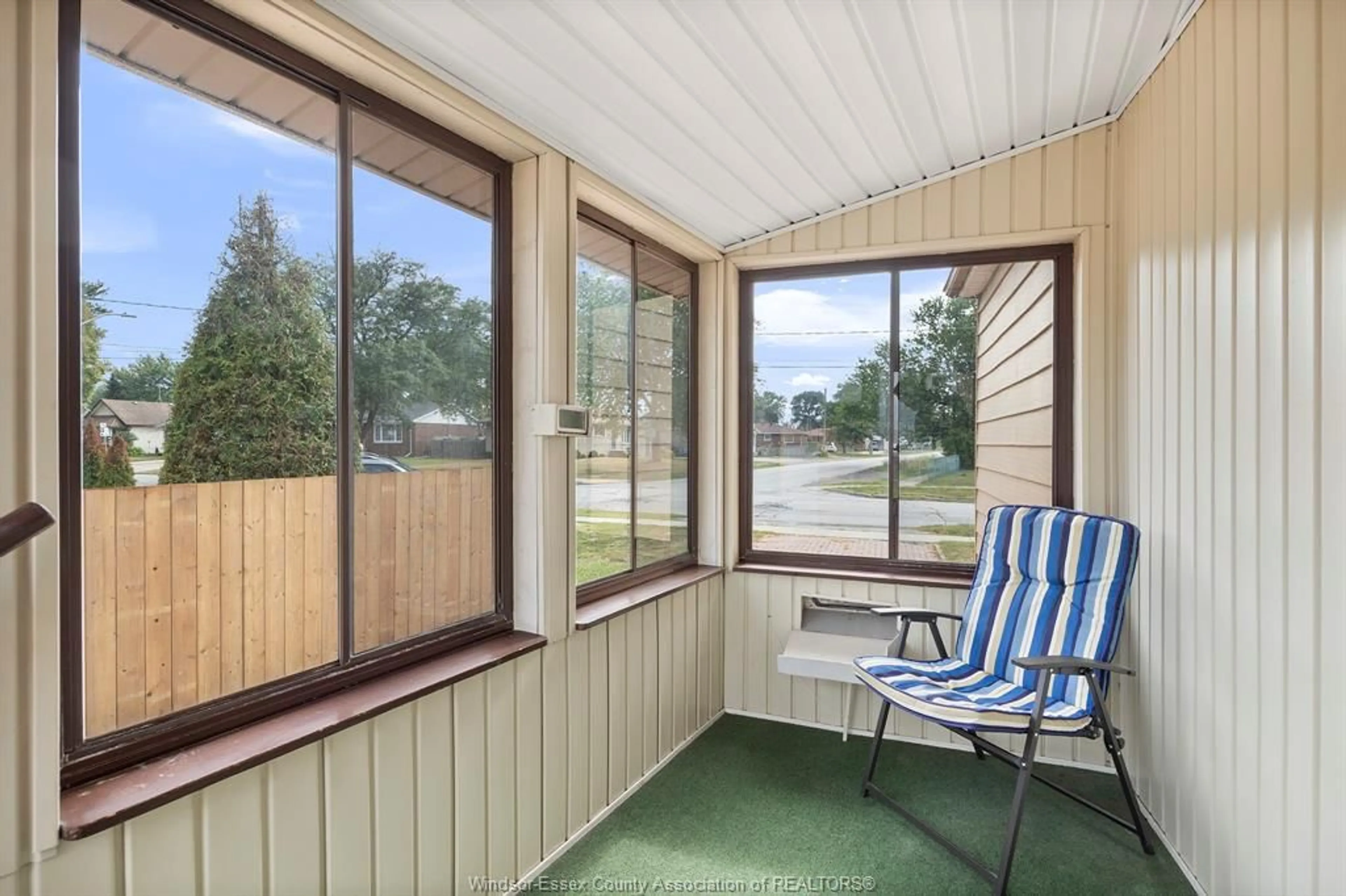 Patio, water/lake/river/ocean view for 1998 JEFFERSON Blvd, Windsor Ontario N8T 2W2