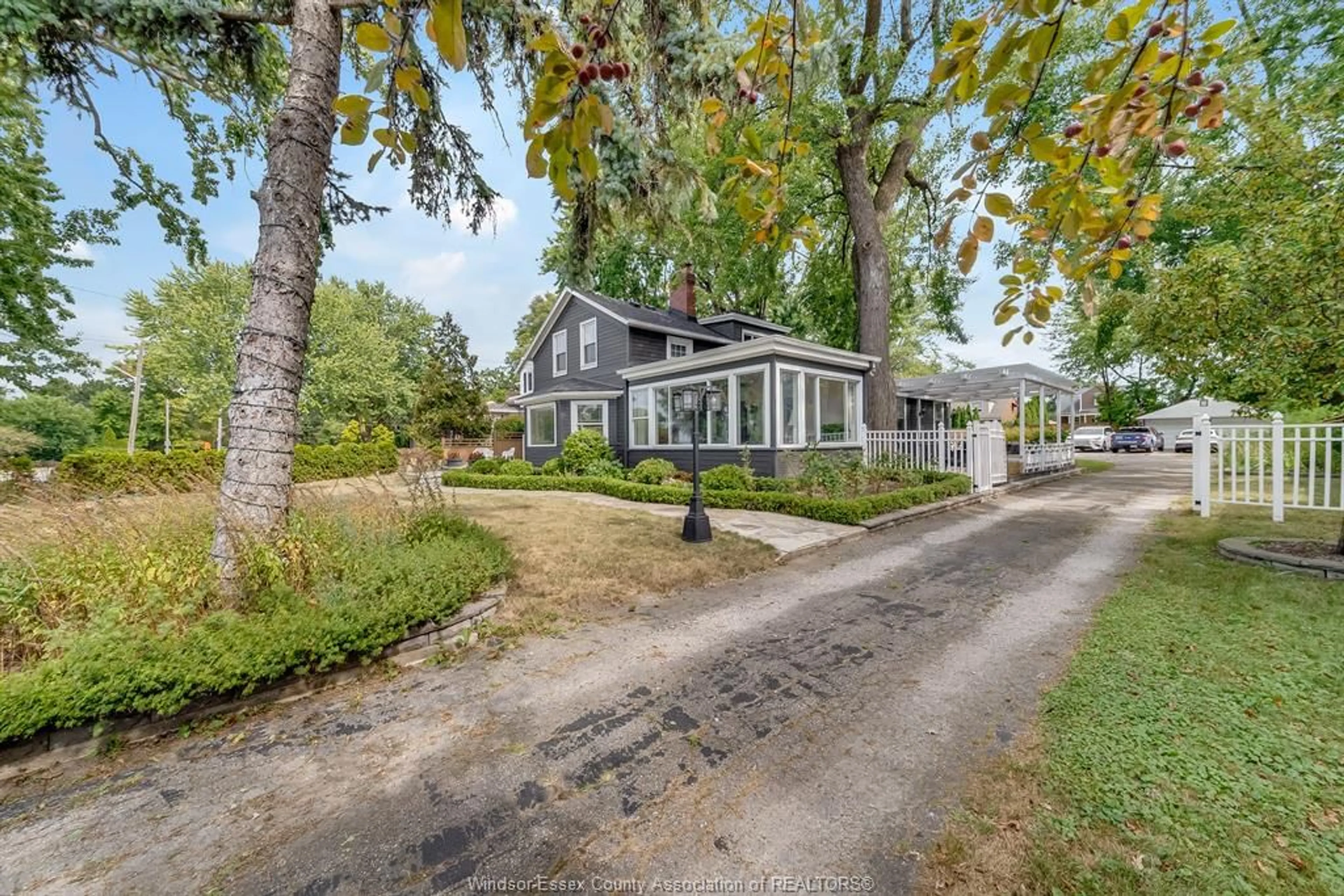 A pic from outside/outdoor area/front of a property/back of a property/a pic from drone, street for 4371 RIVERSIDE Dr, Windsor Ontario N8Y 1B7