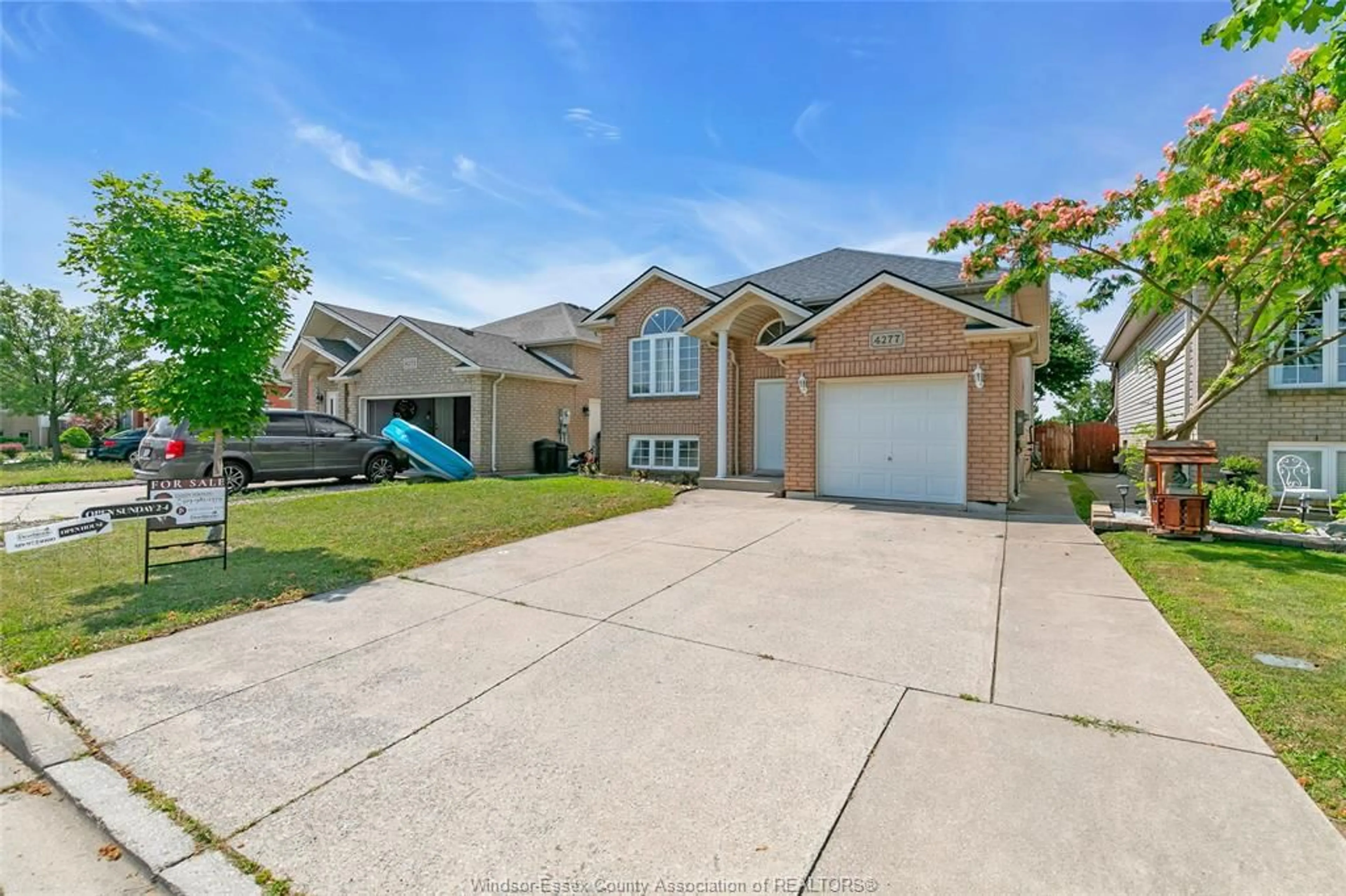 A pic from outside/outdoor area/front of a property/back of a property/a pic from drone, street for 4277 SPAGO Cres, Windsor Ontario N9G 2Z7