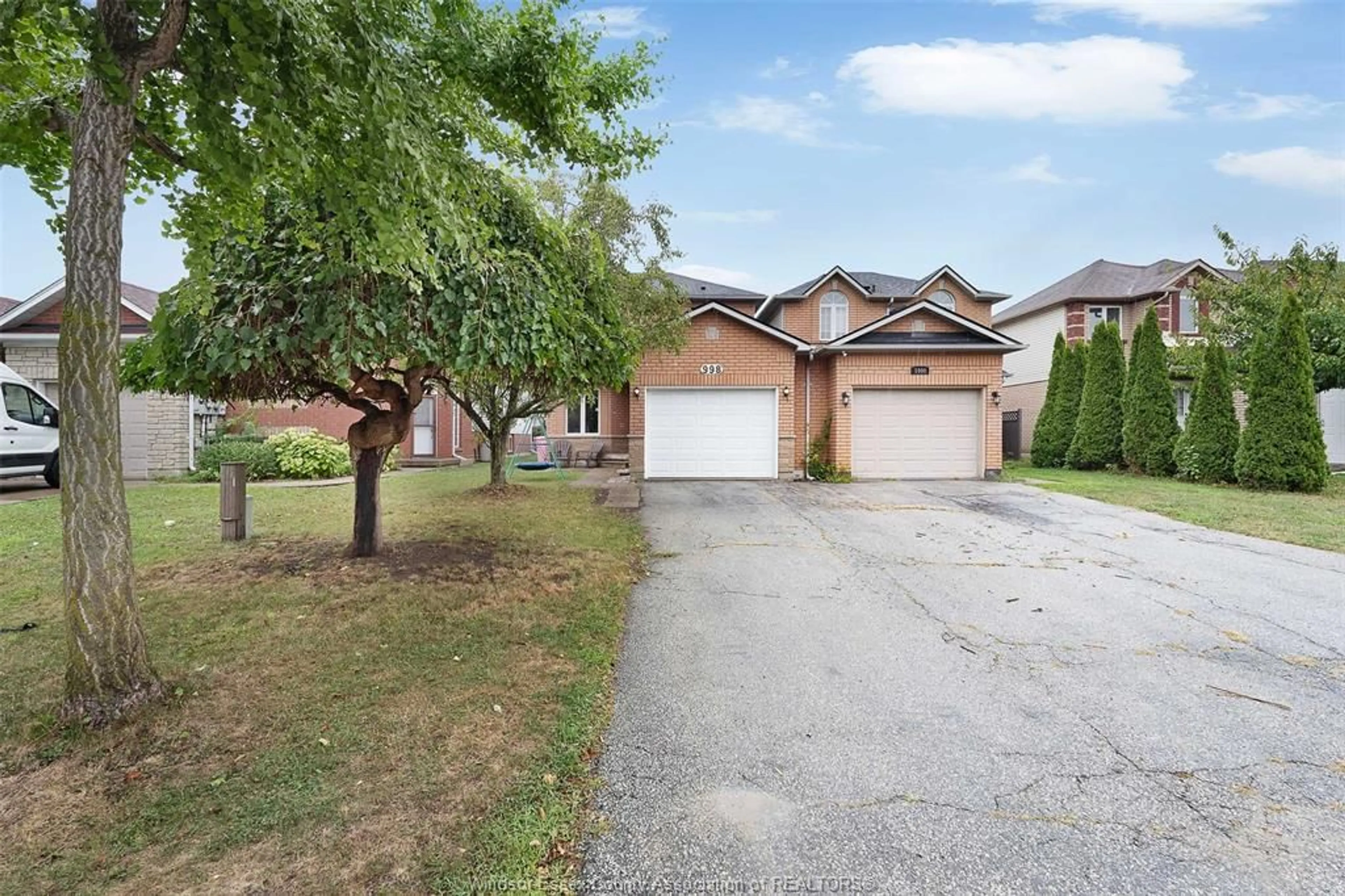 Unknown for 998 PEACH BLOSSOM, Windsor Ontario N9G 2S2
