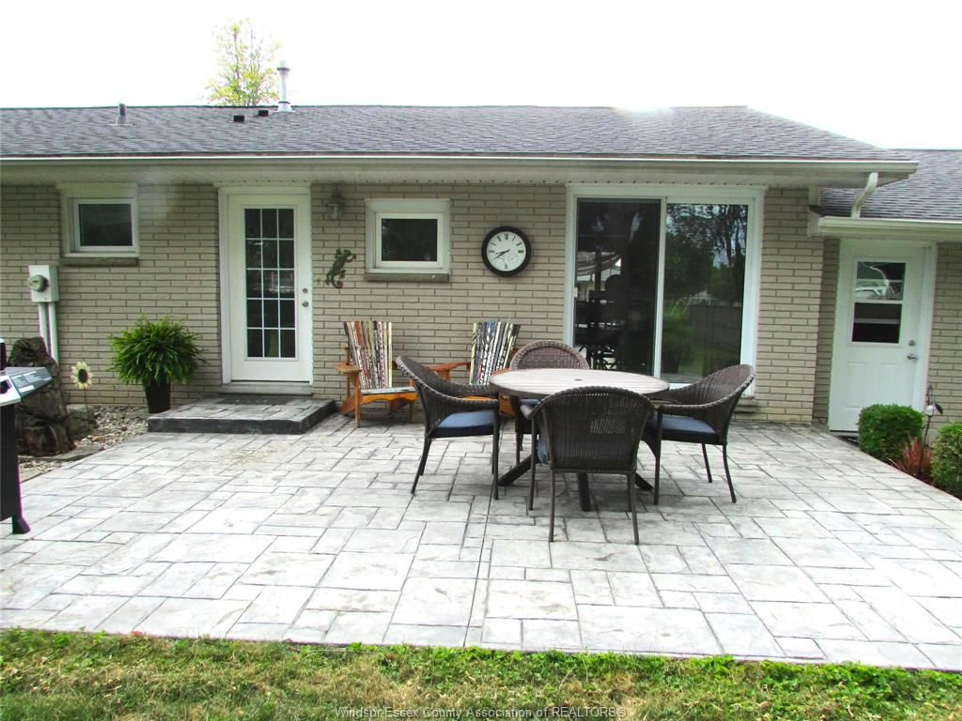 Patio, street for 127 Danforth Ave, Leamington Ontario N8H 2R1