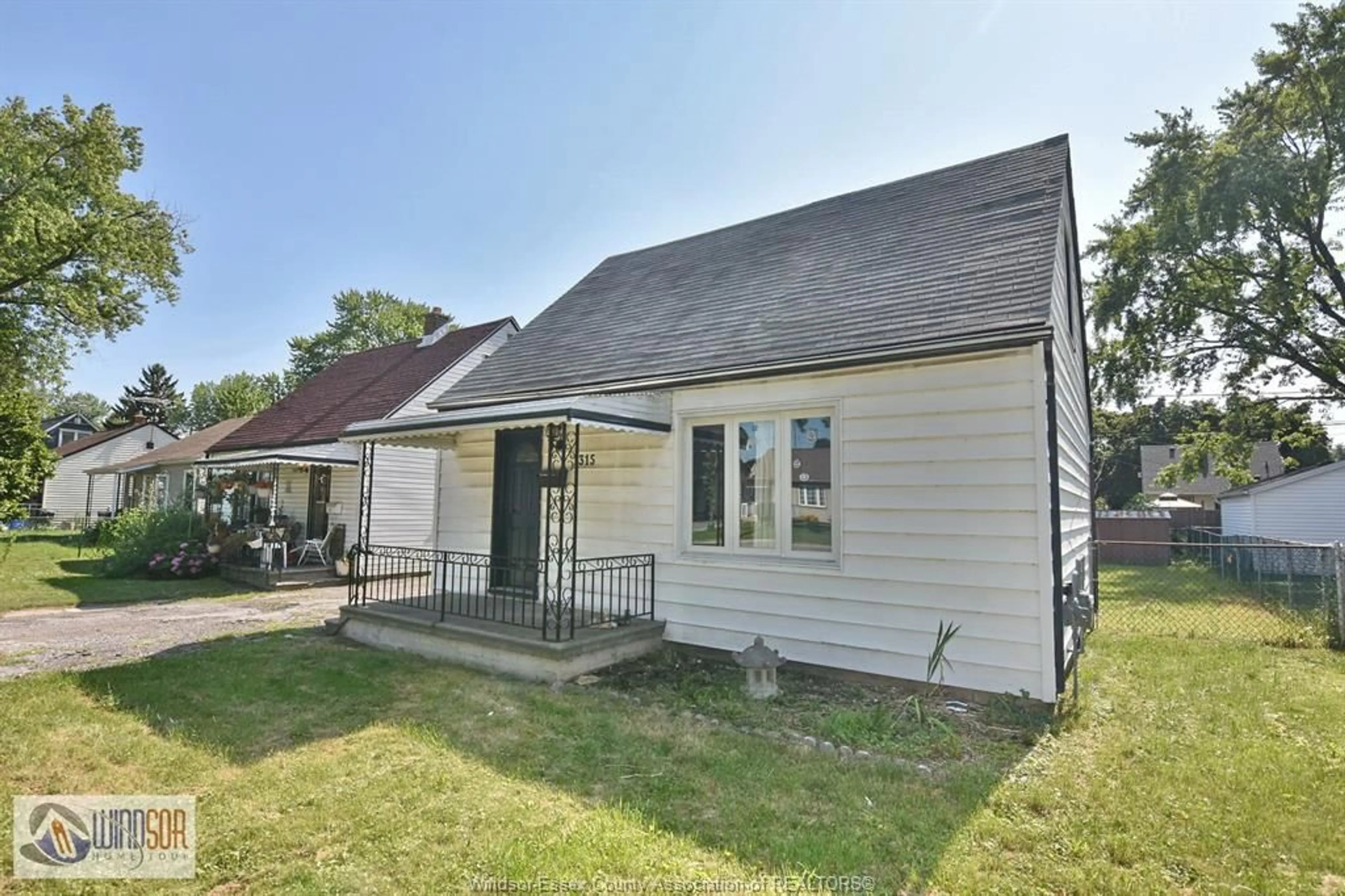 A pic from outside/outdoor area/front of a property/back of a property/a pic from drone, street for 1315 PARTINGTON Ave, Windsor Ontario N9B 2P5