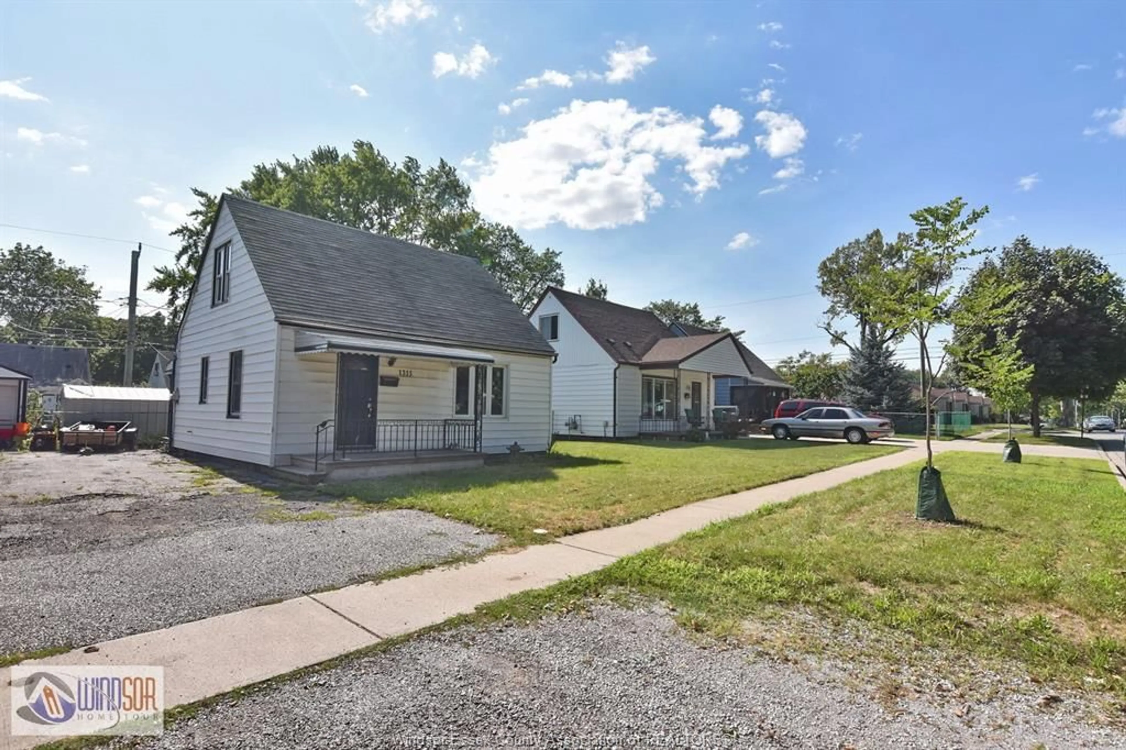 A pic from outside/outdoor area/front of a property/back of a property/a pic from drone, street for 1315 PARTINGTON Ave, Windsor Ontario N9B 2P5