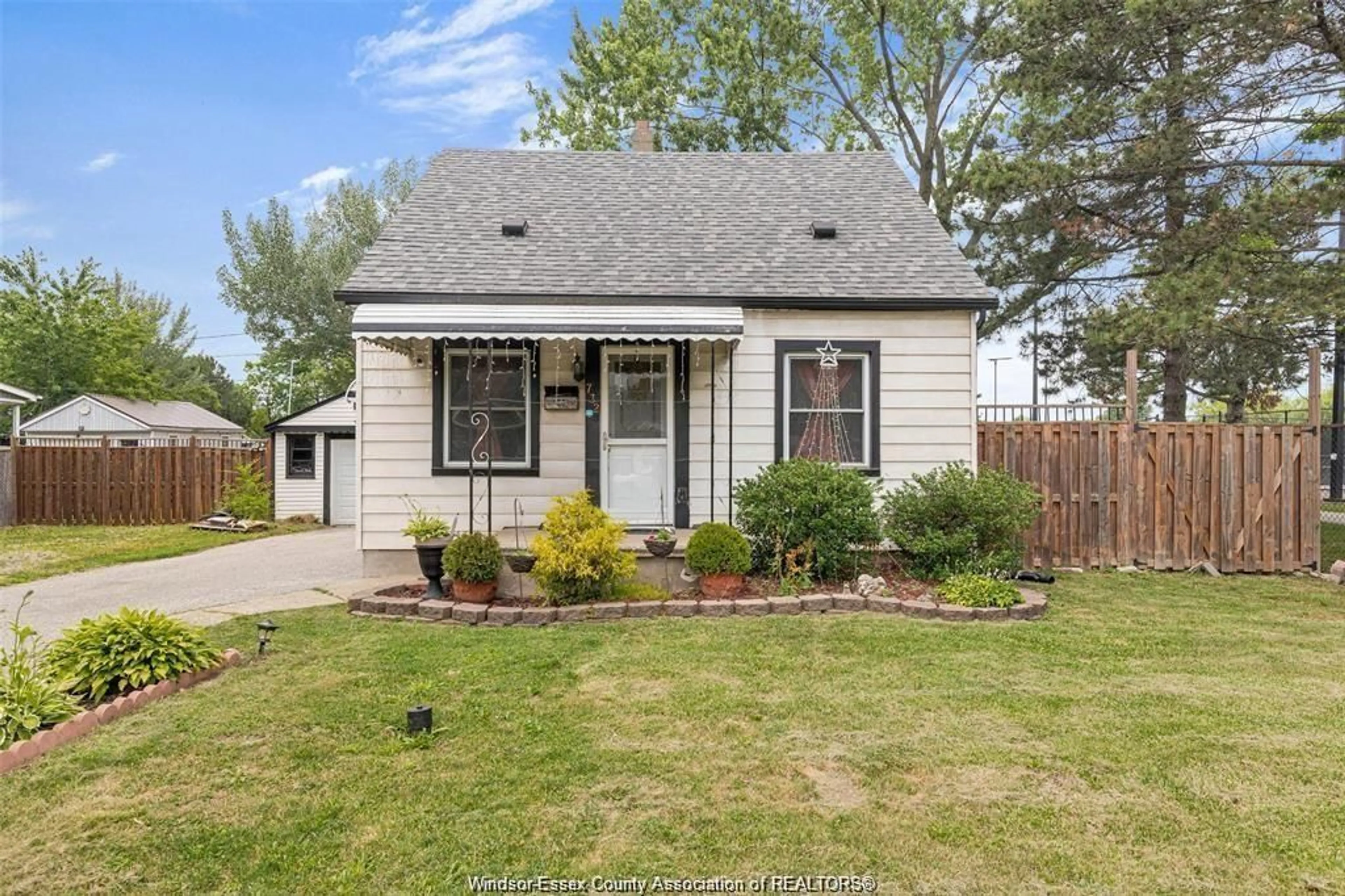 Home with vinyl exterior material, street for 732 VANIER St, Windsor Ontario N8X 3E6