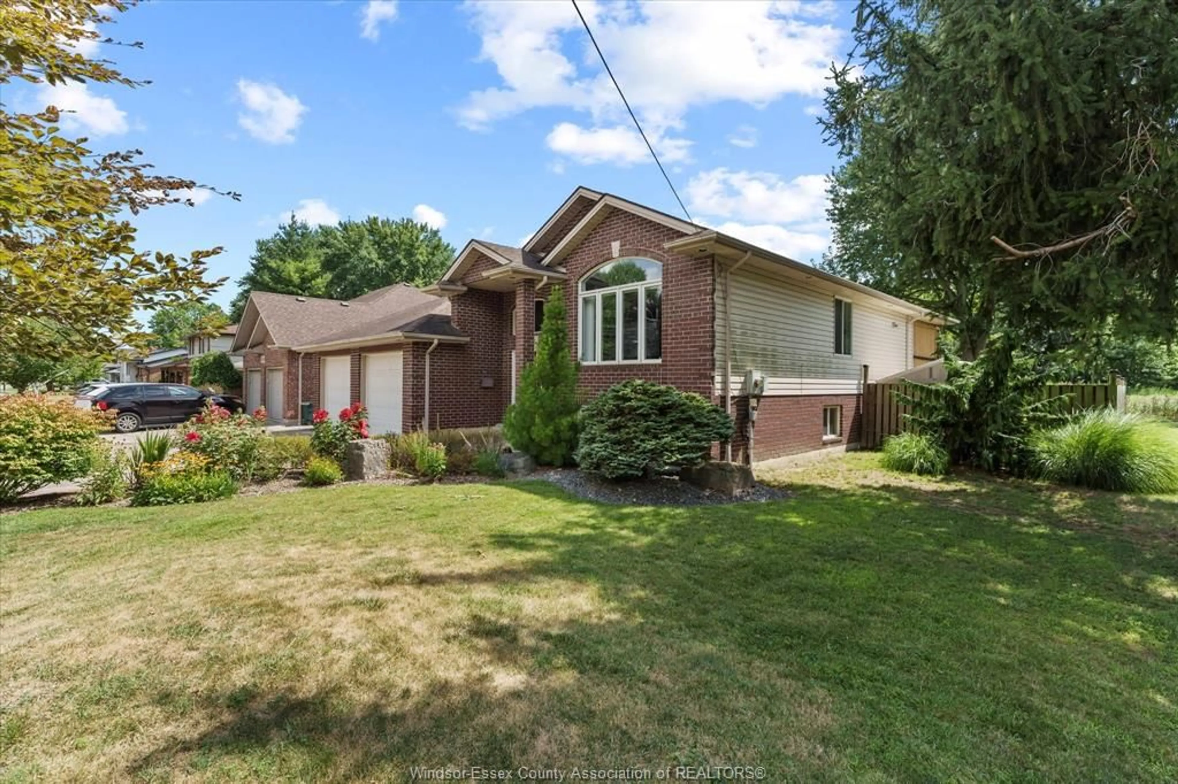 Home with brick exterior material, street for 1655 BOUFFARD, LaSalle Ontario N9J 1H1