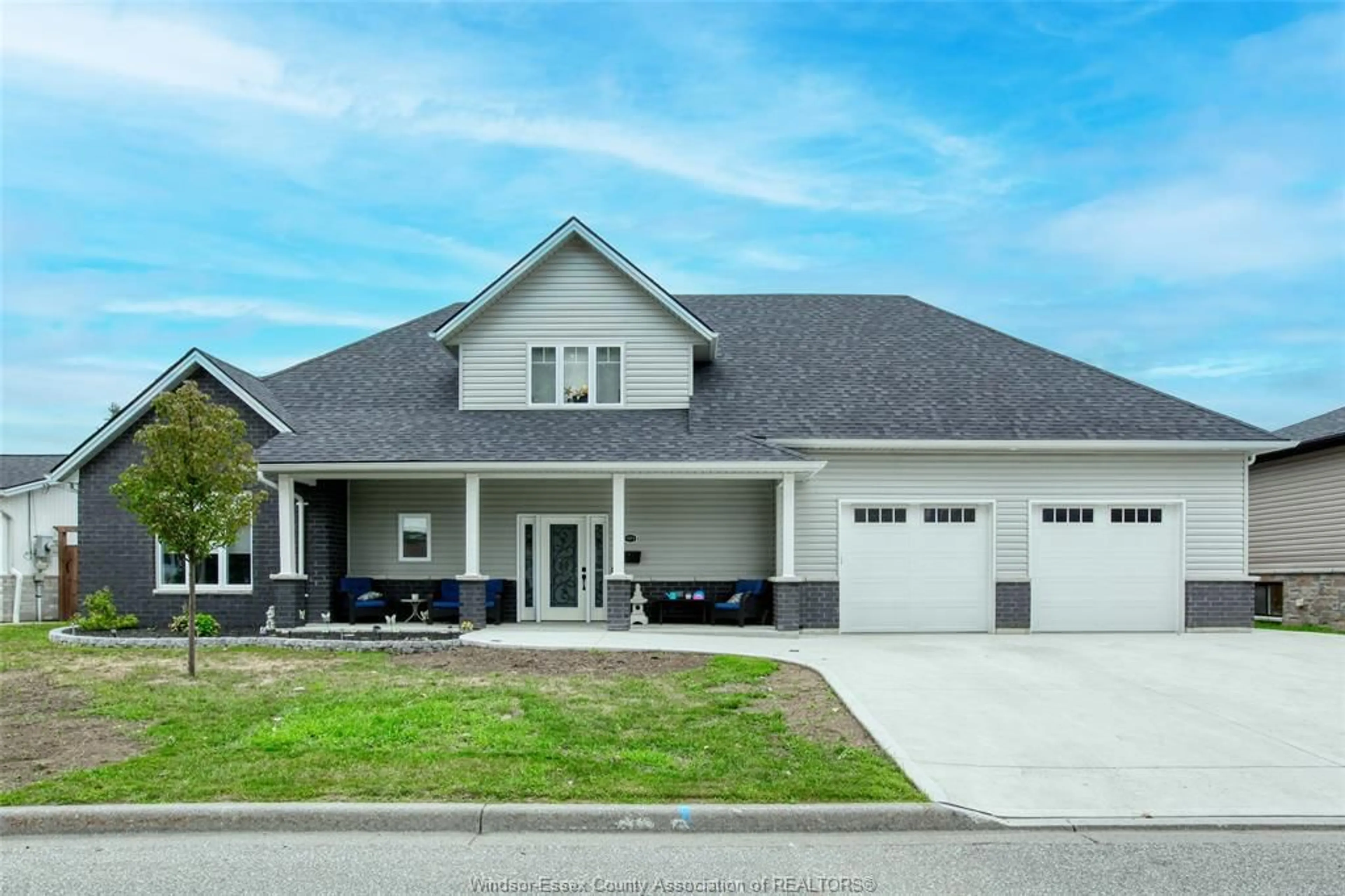 Home with vinyl exterior material, street for 171 RIVERVIEW Ave, LaSalle Ontario N9J 1E3