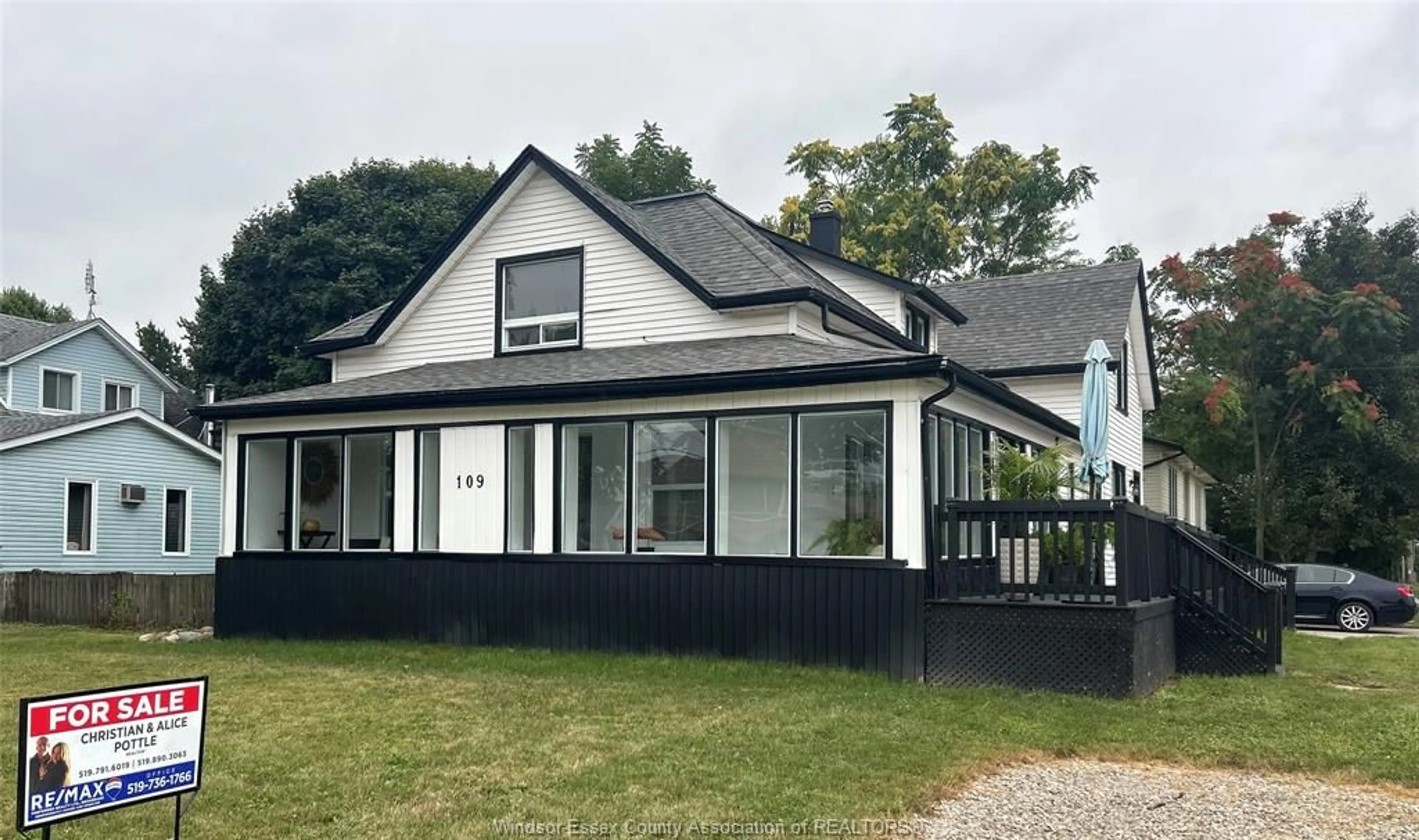 Home with vinyl exterior material, unknown for 109 KING St, Harrow Ontario N0R 1G0