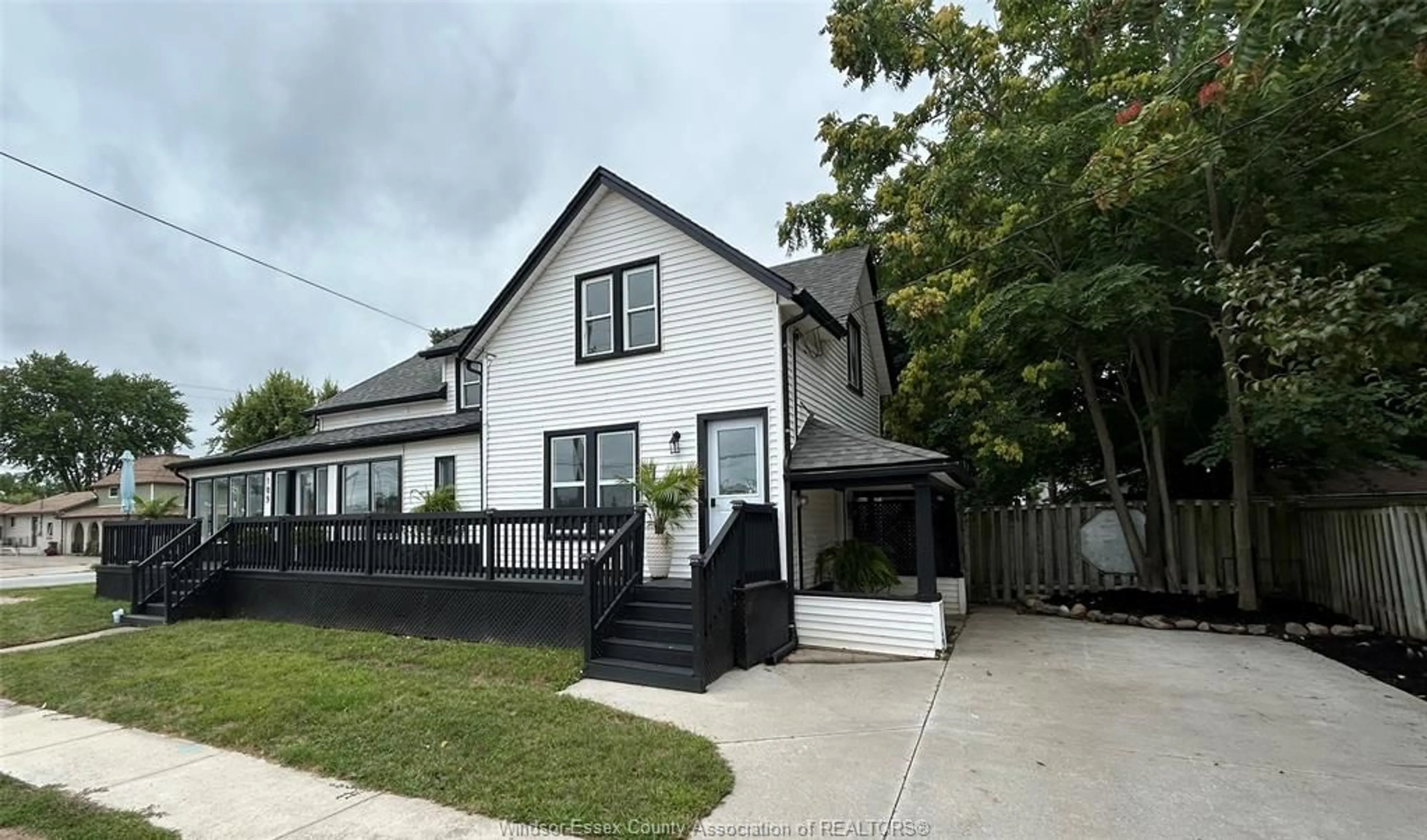 Home with vinyl exterior material, street for 109 KING St, Harrow Ontario N0R 1G0