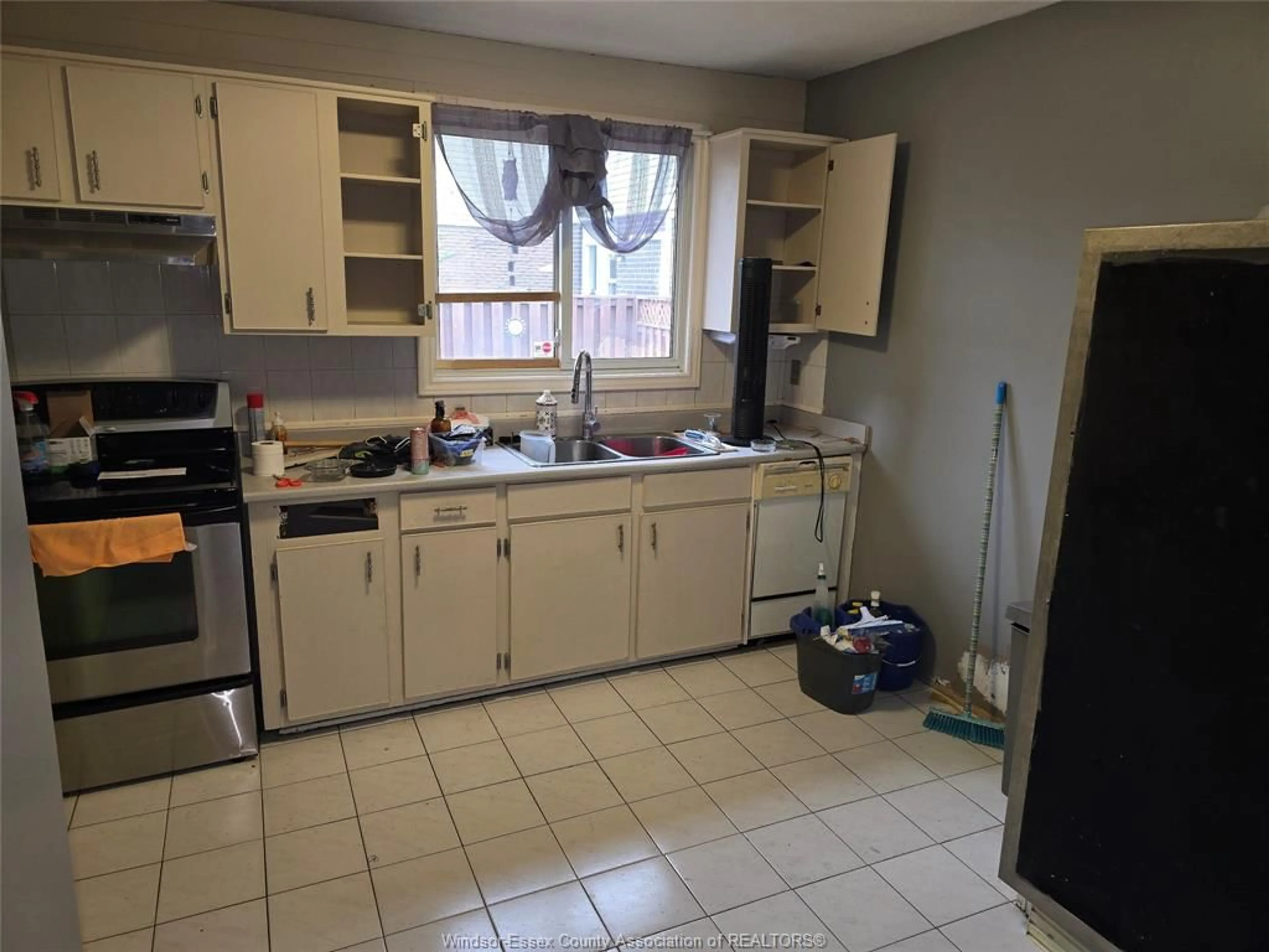 Standard kitchen, unknown for 1318 BAYSWATER, Windsor Ontario N8S 4K6
